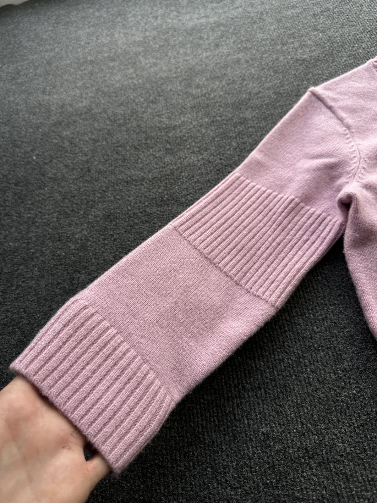 Chanel F/W 24 🚨 CASHMERE CHANEL 24B PINK CARDIGAN METAL LOGO BUTTON Size XS / US 0-2 / IT 36-38 - 2 Thumbnail