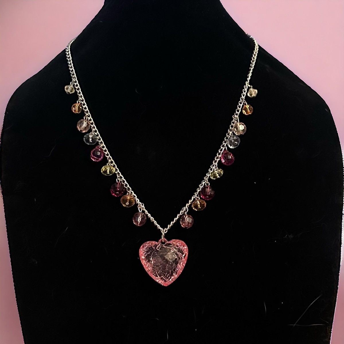 Other Silver tone chunky pink heart and dangles necklace Size ONE SIZE - 1 Thumbnail