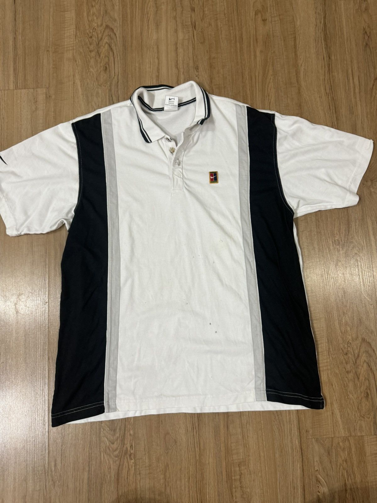 VINTAGE NIKE COURT SHIRT