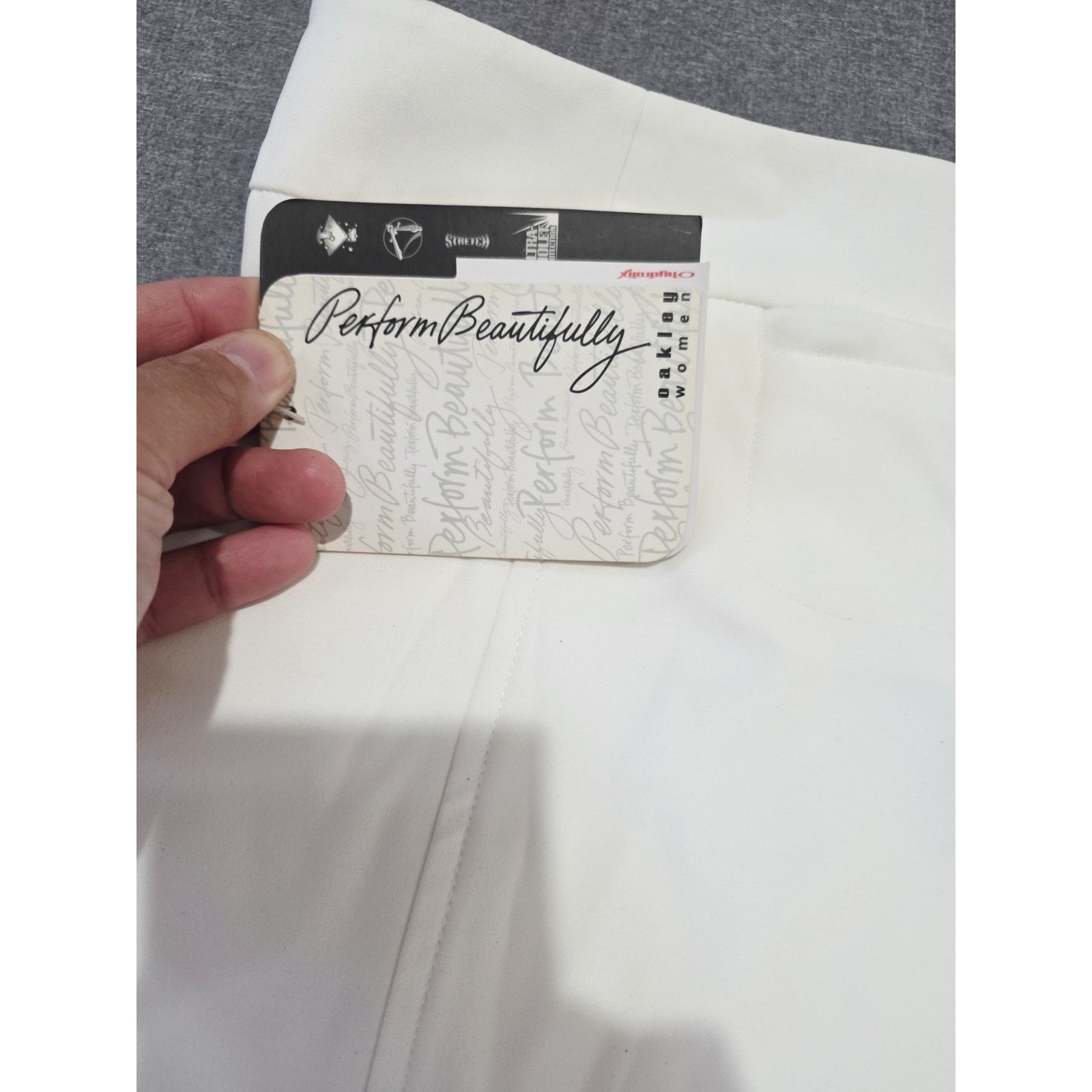 Oakley New Oakley Women’s white Skort Palm Golf Skort Size 6 $65 Size 28" / US 6 / IT 42 - 7 Thumbnail