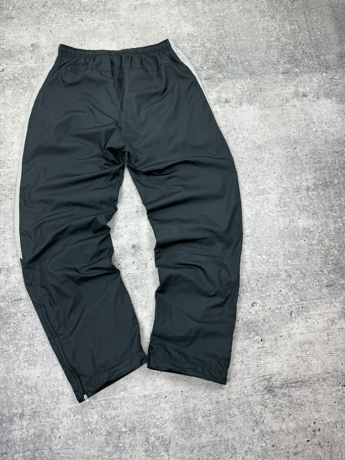 Nike Vintage Nike Swoosh Logo Nylon Drill Track Pants Joggers S Size US 30 / EU 46 - 20 Thumbnail