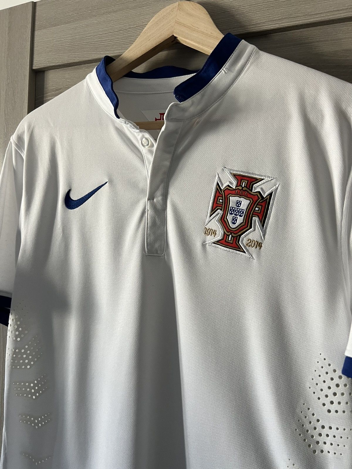 Nike Nike Portugal National Team Soccer Jersey White Size US L / EU 52-54 / 3 - 4 Thumbnail