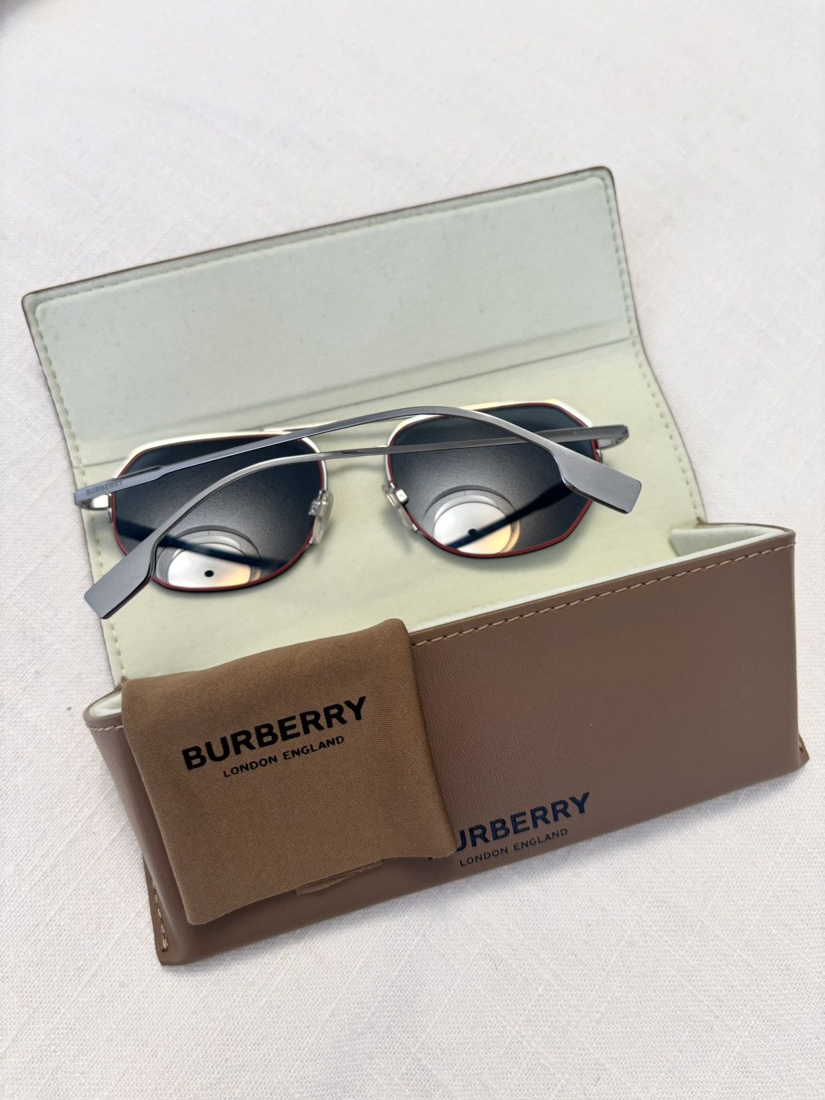 Burberry Burberry Sunglasses Size ONE SIZE - 2 Thumbnail
