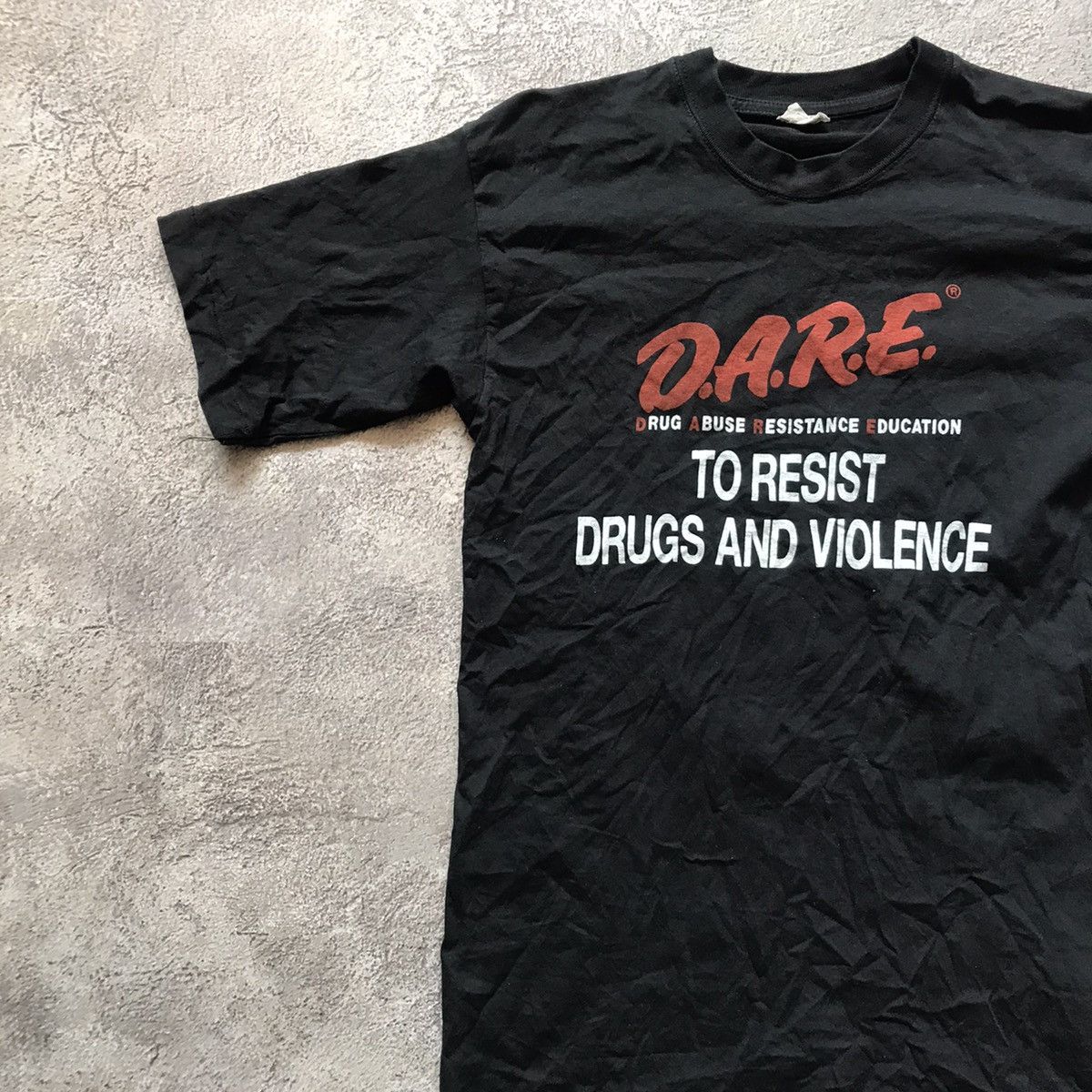 Vintage Vintage 90s D.A.R.E Graphic Tee Sun Faded Streetwear Boxy L Size US L / EU 52-54 / 3 - 2 Thumbnail