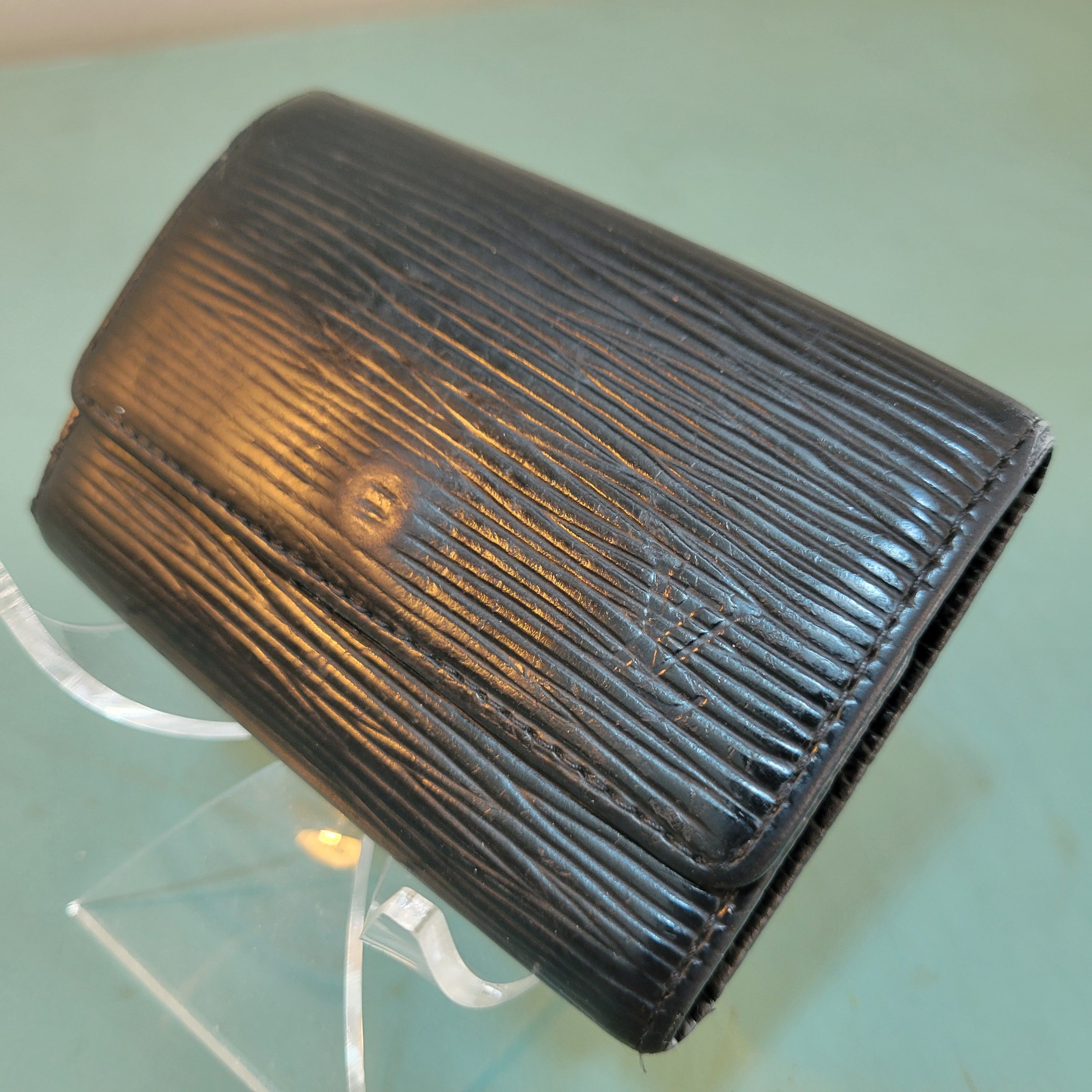 Louis Vuitton Louis Vuitton Black Epi Leather Key Holder Key Case 6 Keys Size ONE SIZE - 1 Thumbnail