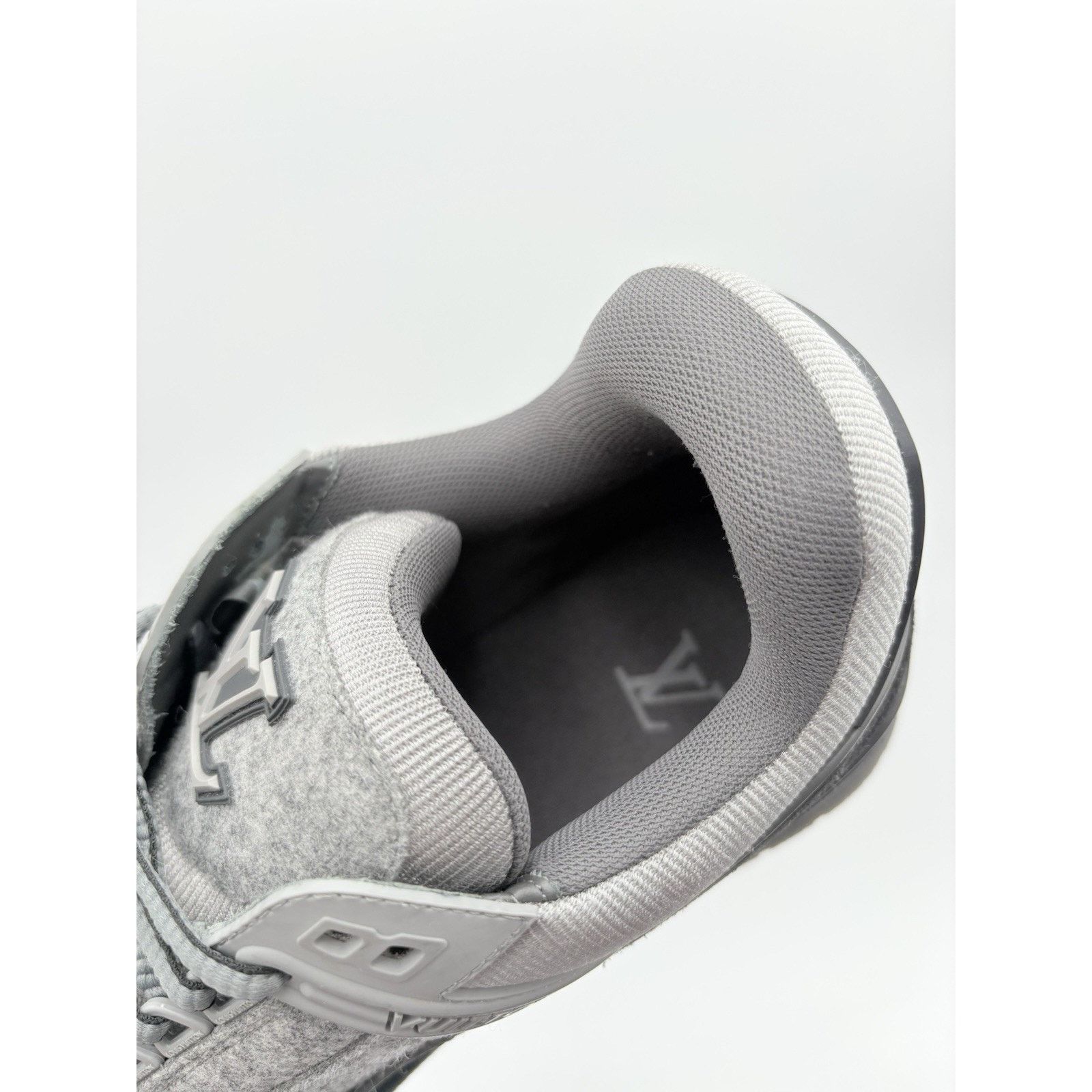 Louis Vuitton (10.5-11) Louis Vuitton Trainer ' Black Grey '| SUPER CLEAN! Size US 11 / EU 44 - 6 Thumbnail