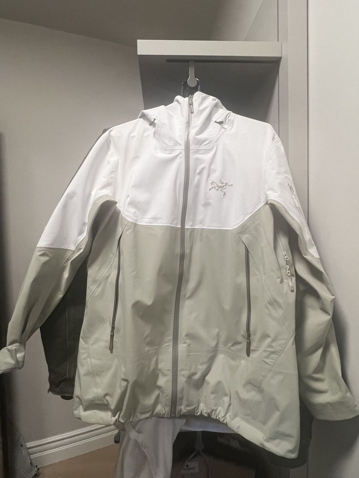 image of Arcteryx Arc'teryx Sentinel Jacket in White, Women's (Size Medium)