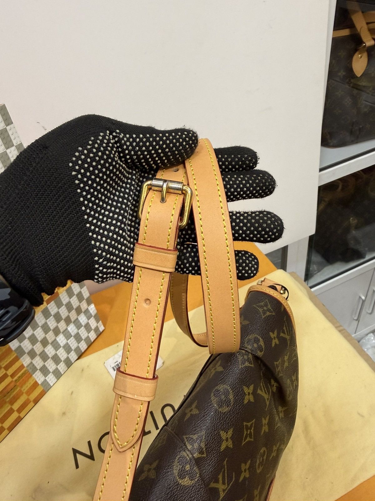 Louis Vuitton Louis vuitton monogram menilmontant pm ( 2117 ) Size ONE SIZE - 11 Thumbnail