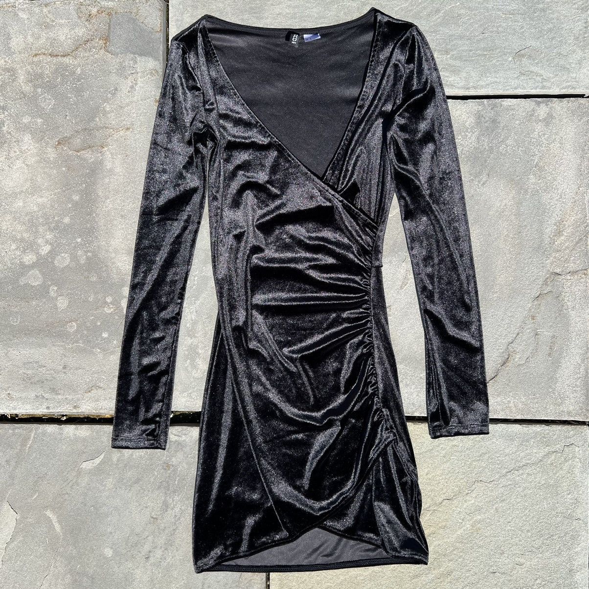 Divided × H&M Black Velvet Rouched Long Sleeve Mini Dress Size XS / US 0-2 / IT 36-38 - 1 Thumbnail