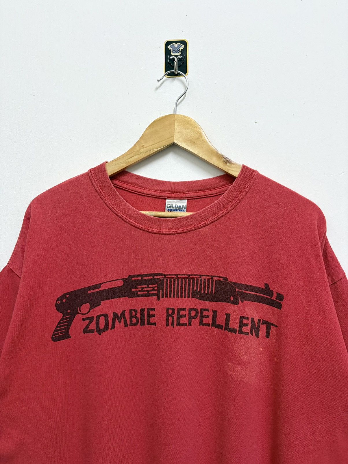 Vintage 2000’s Capcom Resident Evil - Zombie Repellent Promo T-Shirt Size US XL / EU 56 / 4 - 3 Thumbnail
