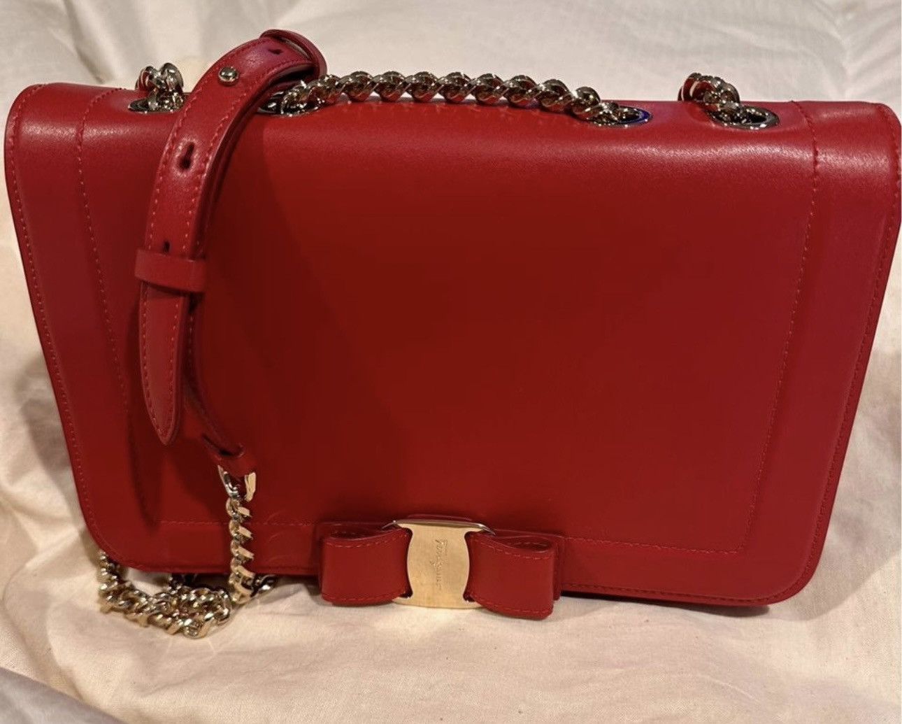 Salvatore Ferragamo Ferragamo Ladies Red Vara Bow Flap Shoulder Bag Size ONE SIZE - 1 Thumbnail