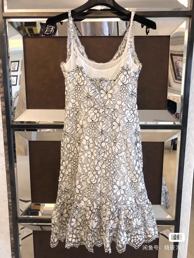 Valentino Valentino Lace dress Size S / US 4 / IT 40 - 2 Thumbnail