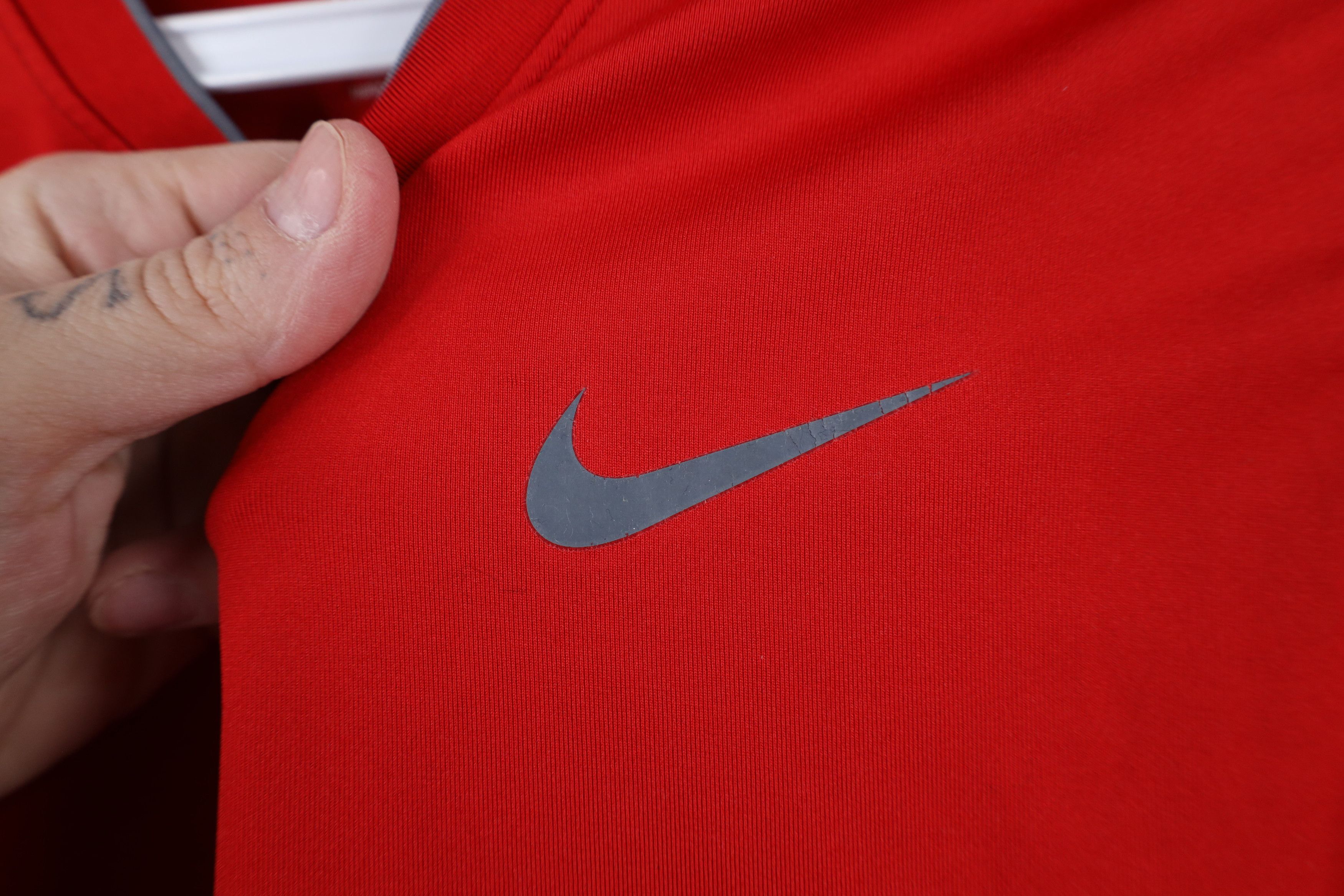 Nike × Vintage Nike Pro Combat Compression Gym Training V-Neck T-Shirt Red Size S / US 4 / IT 40 - 4 Thumbnail