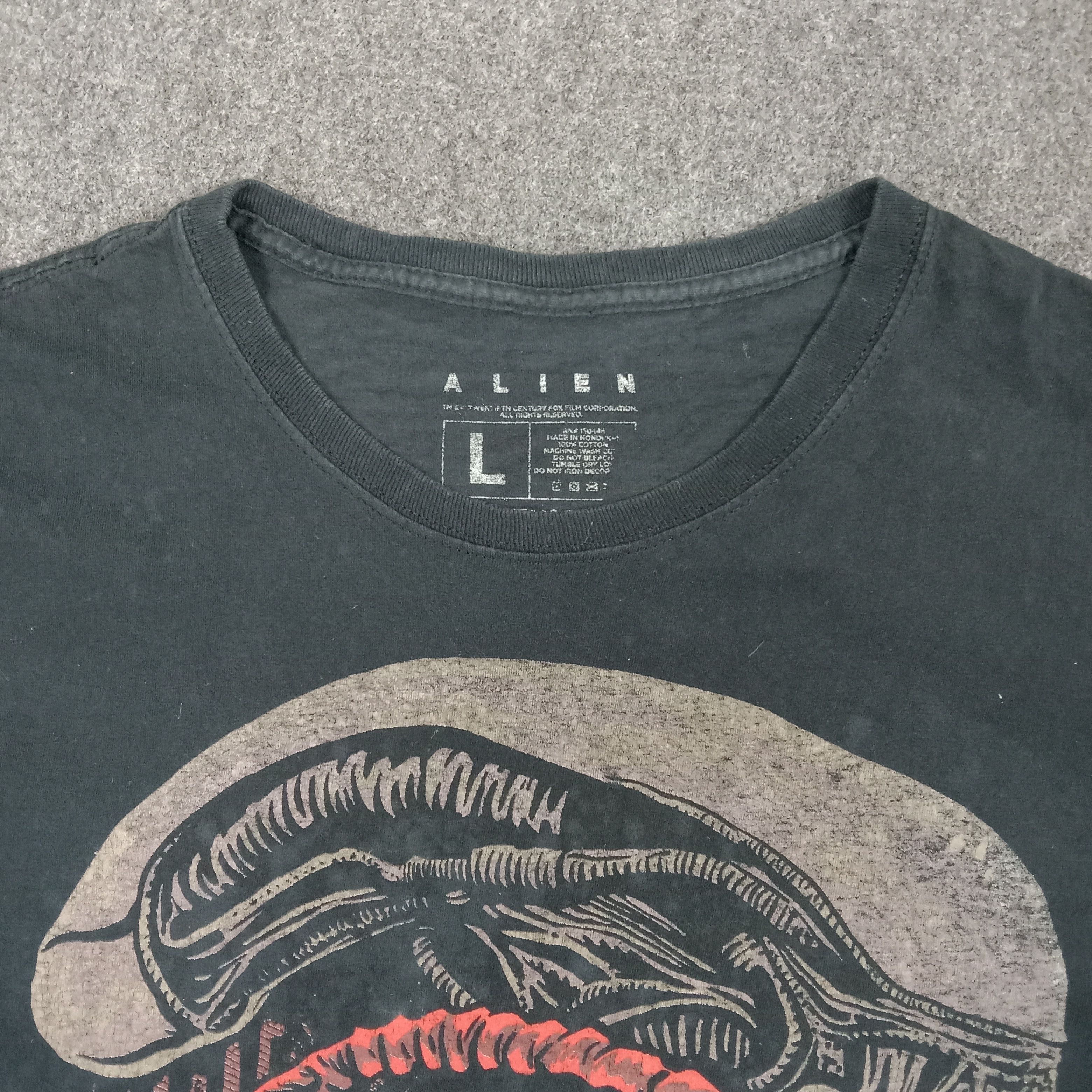 Vintage Alien Science Fiction Movies Horror Tshirt Size US L / EU 52-54 / 3 - 3 Thumbnail