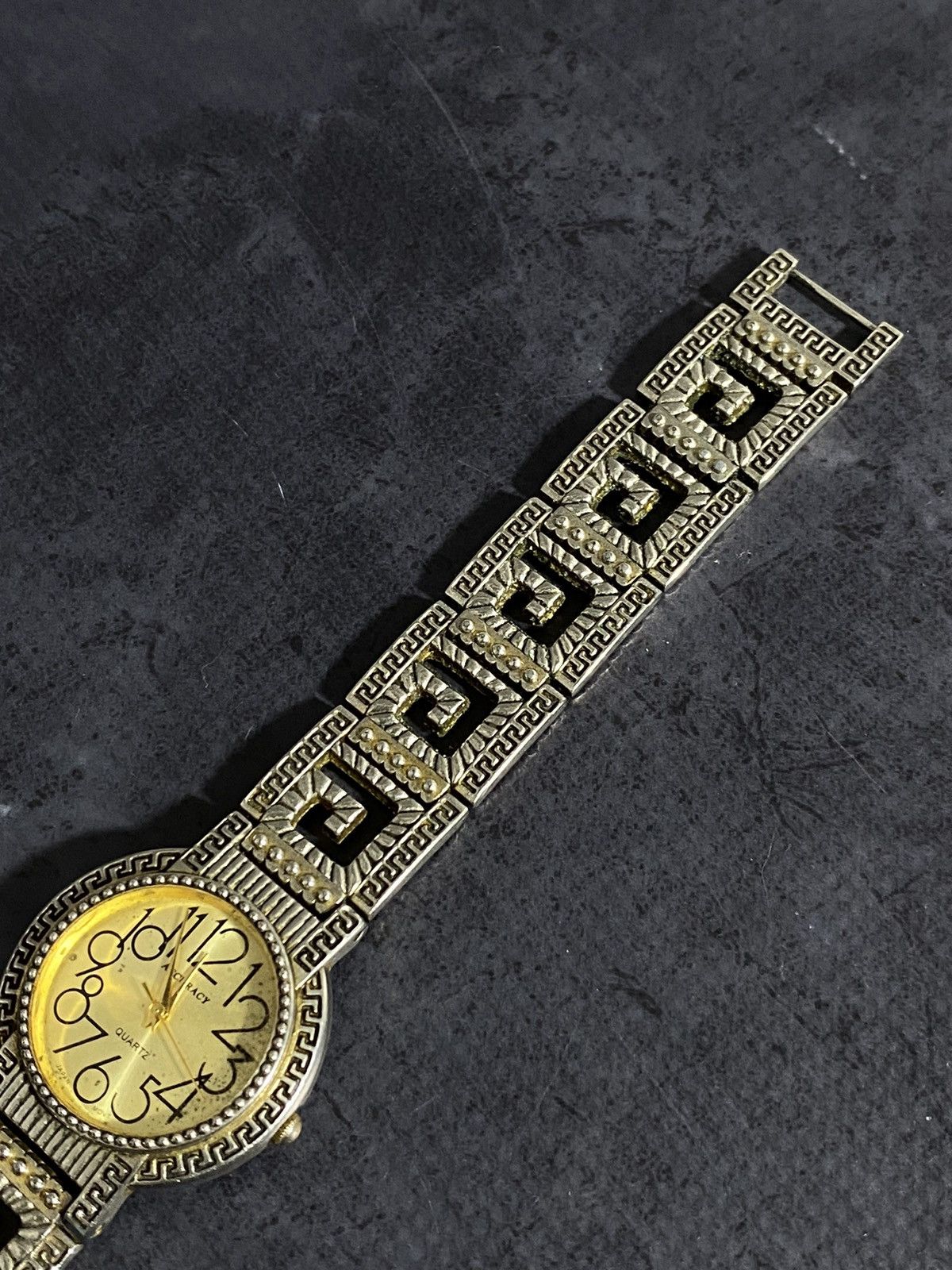Vintage Vintage Quartz Watch with Ornate Bracelet Japanese Brand Size ONE SIZE - 8 Thumbnail