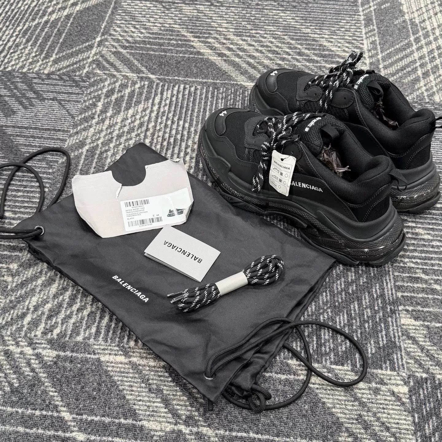 Balenciaga Balenciaga Triple S Low-Top Sneakers 44 Size US 5 / EU 37 - 6 Thumbnail