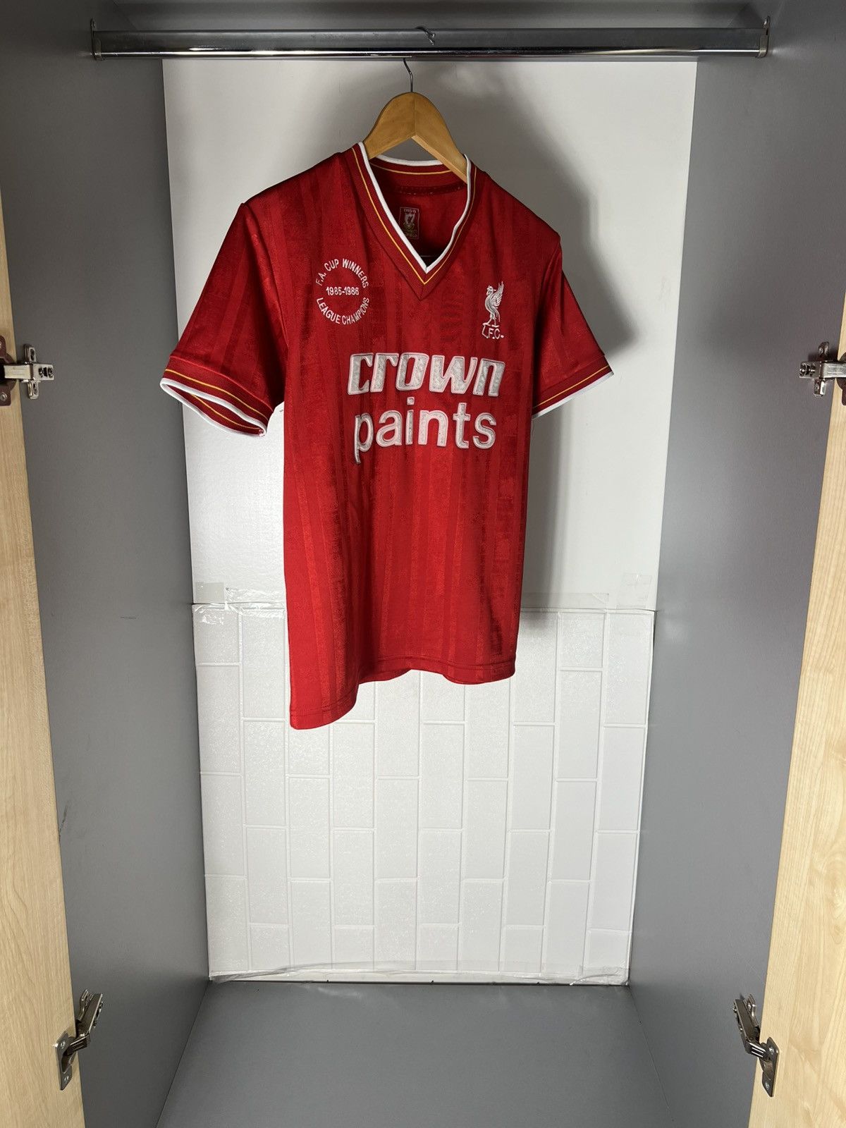 Vintage VERY RARE FC LIVERPOOL ENGLAND SOCCER JERSEY RETRO Y2K 90s Size US S / EU 44-46 / 1 - 5 Thumbnail
