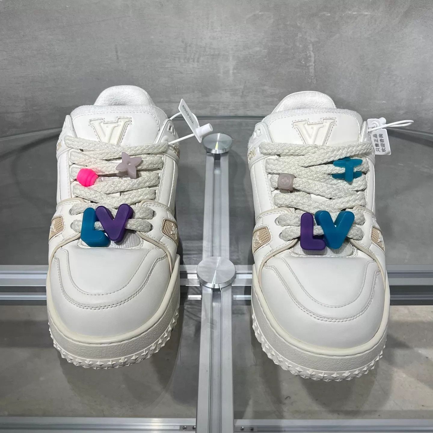 Louis Vuitton LV Trainer White UK7.5/41.5 Size US 8.5 / EU 41-42 - 1 Thumbnail