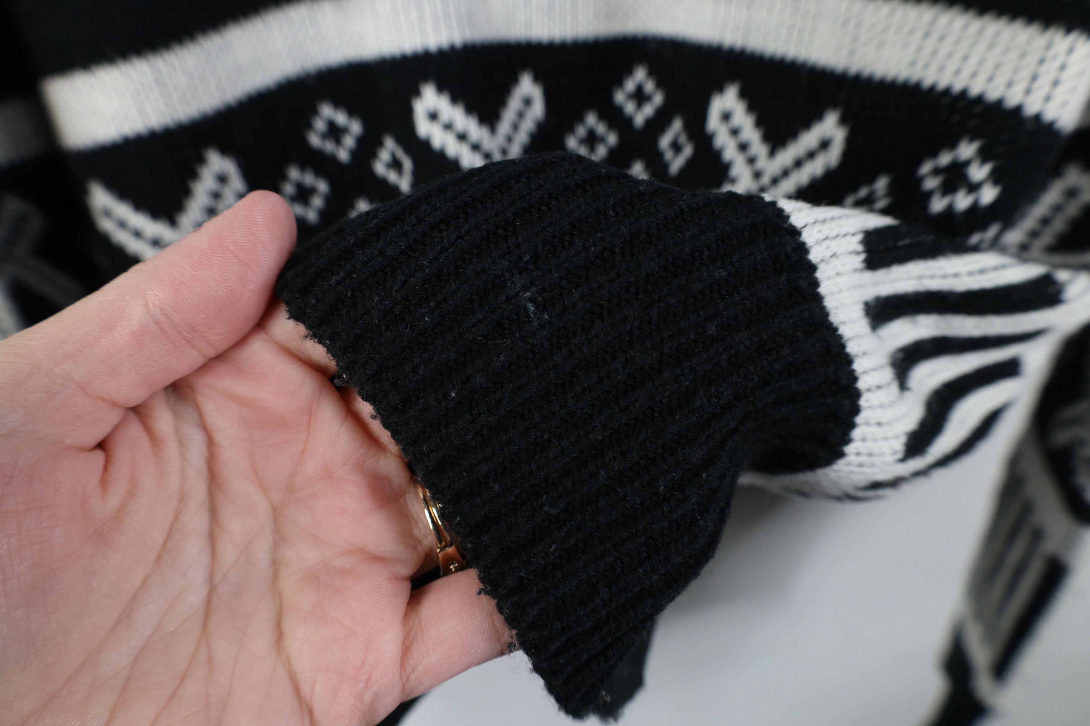 Vintage Vintage 90s Coogi Style Geometric Knit Crewneck Sweater Size US L / EU 52-54 / 3 - 4 Thumbnail