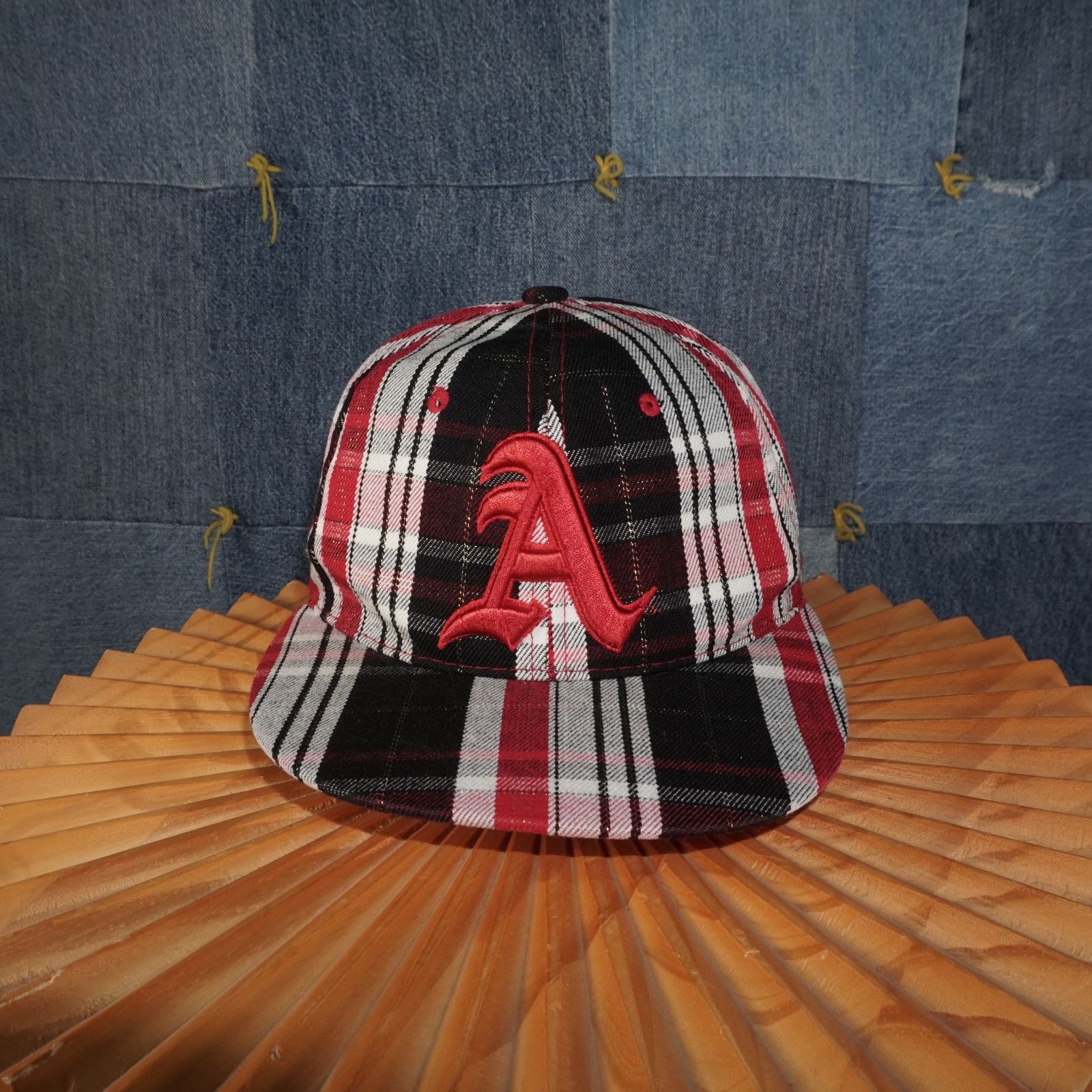 MLB OSFA - Vintage / Y2K Plaid Embroidered Oakland A's Snap Hat Size ONE SIZE - 1 Thumbnail