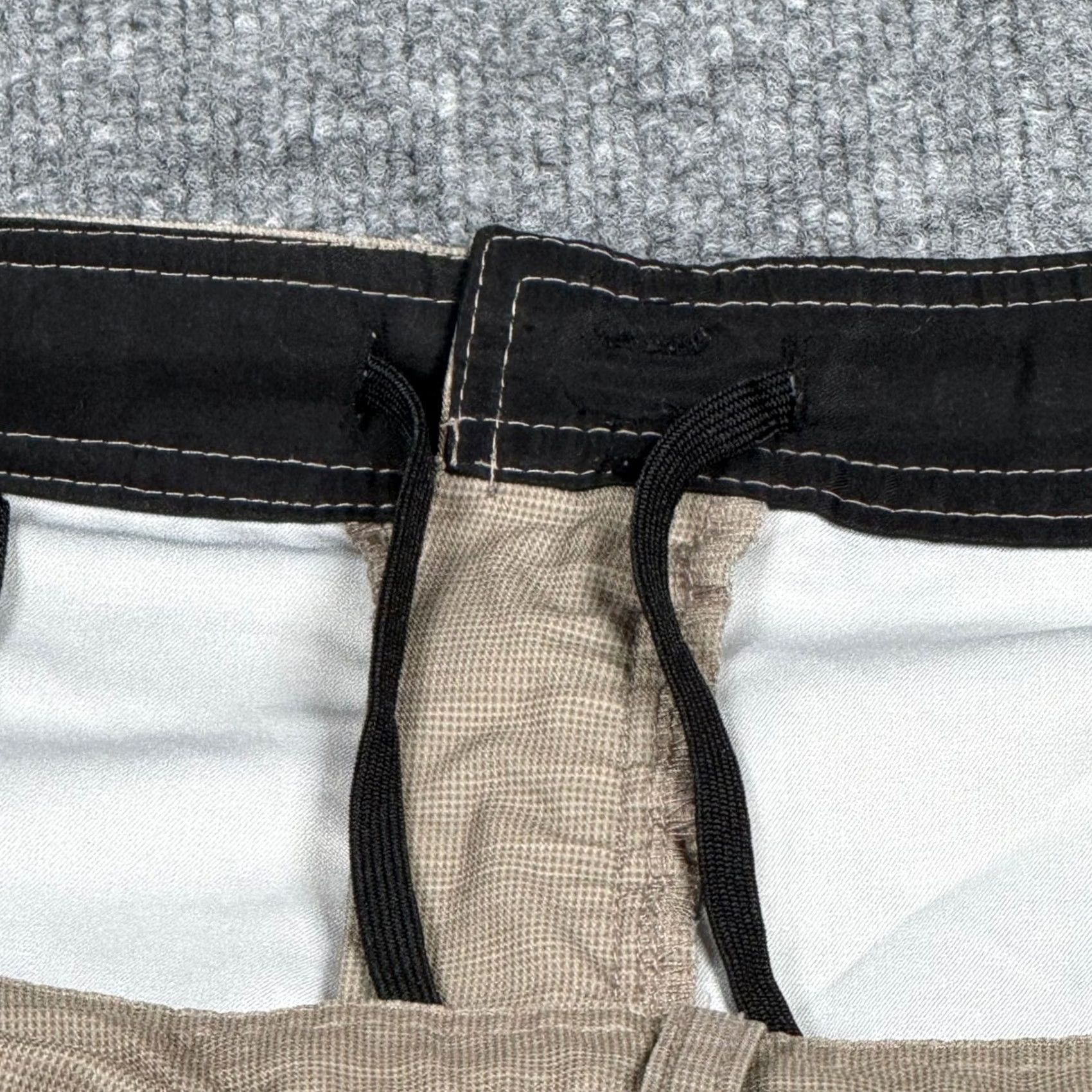 Vintage Hybrid Collection DaHui Mens Shorts Size 40 Beige Lightweight Drawstring Casual Beach Chino Pocketed Front Flat Front Regular Mens Size US 40 / EU 56 - 5 Thumbnail