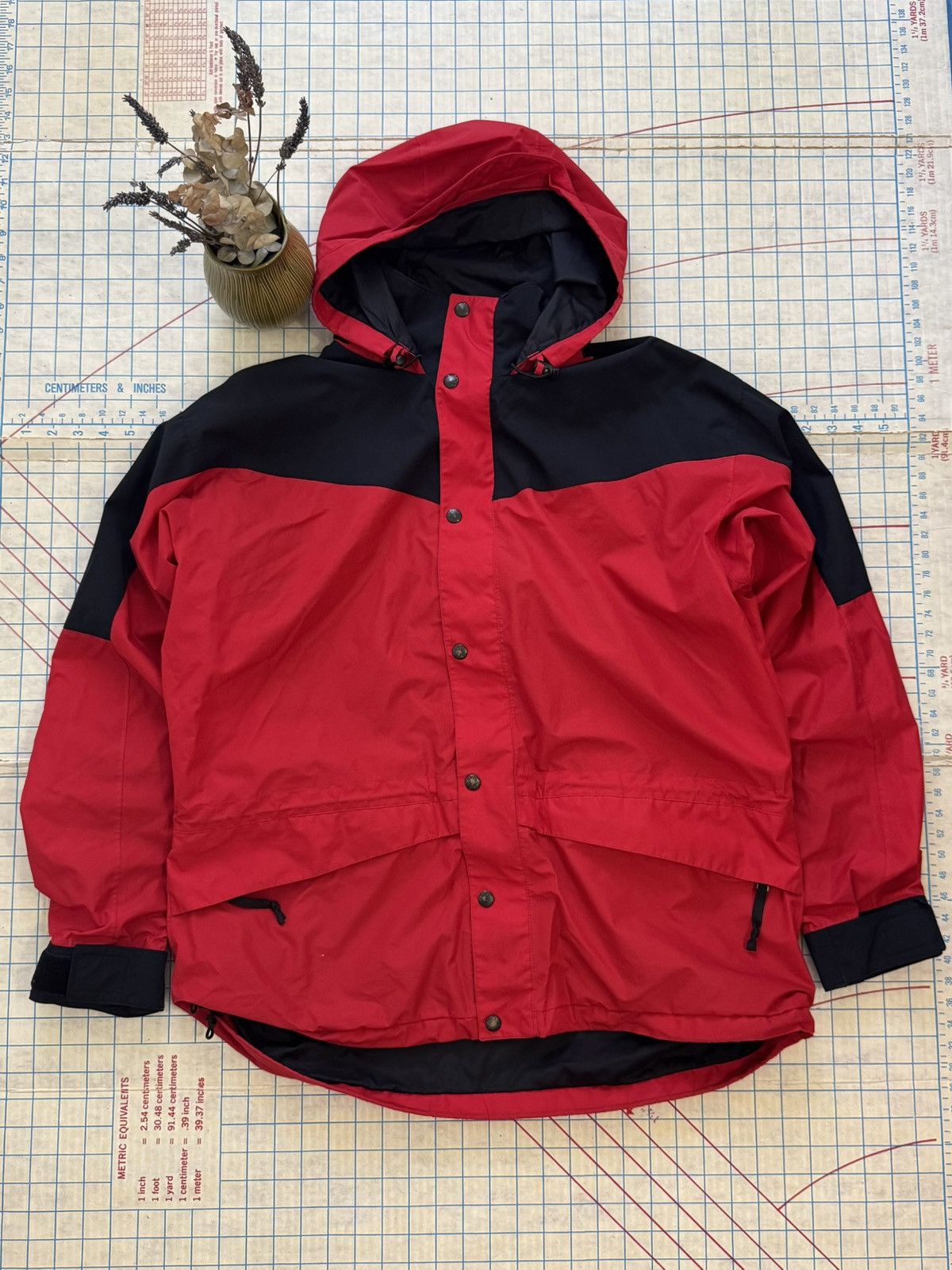 The North Face Vintage The North Face Hydroseal Jacket Black and Red Size L Size US L / EU 52-54 / 3 - 2 Thumbnail