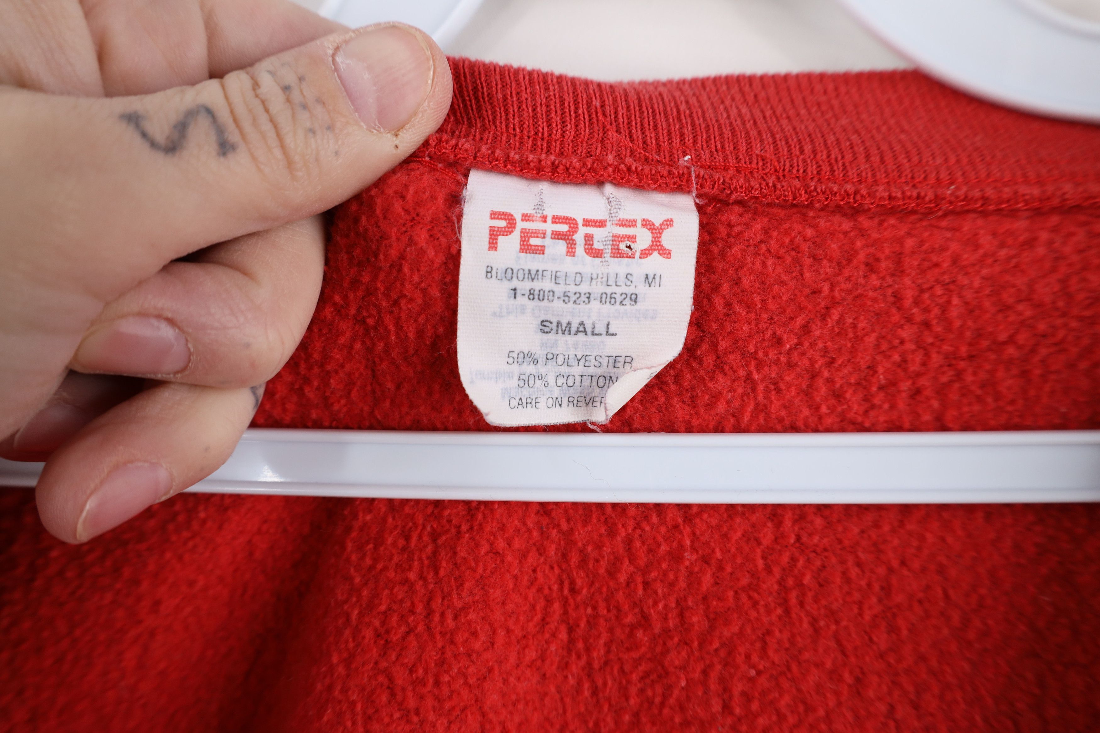 Vintage Vintage 70s Streetwear Distressed V-Neck Sweatshirt Red USA Size US S / EU 44-46 / 1 - 6 Thumbnail