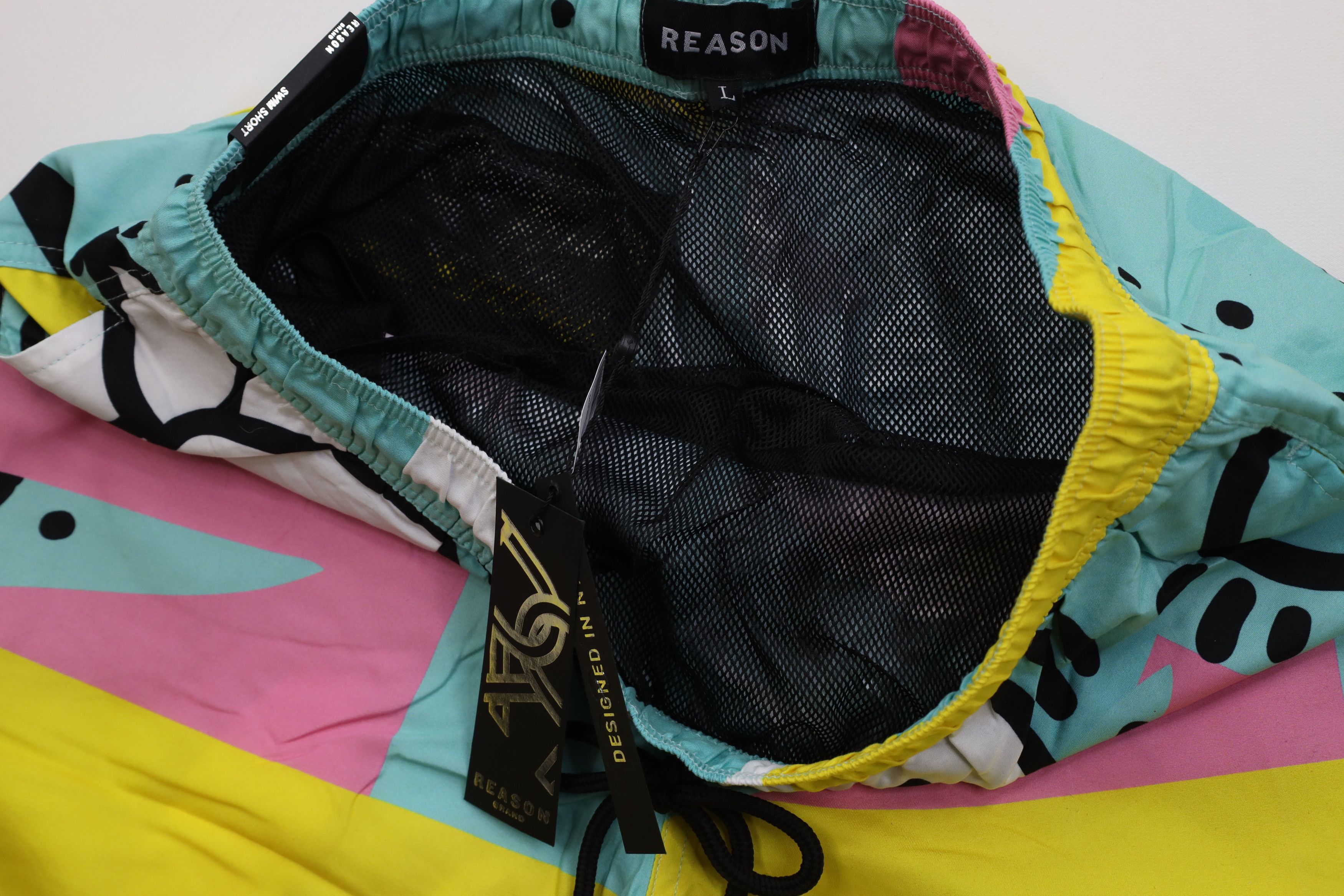 Vintage Deadstock Y2K Streetwear Above Knee Graffiti Swim Shorts Size US 34 / EU 50 - 6 Thumbnail