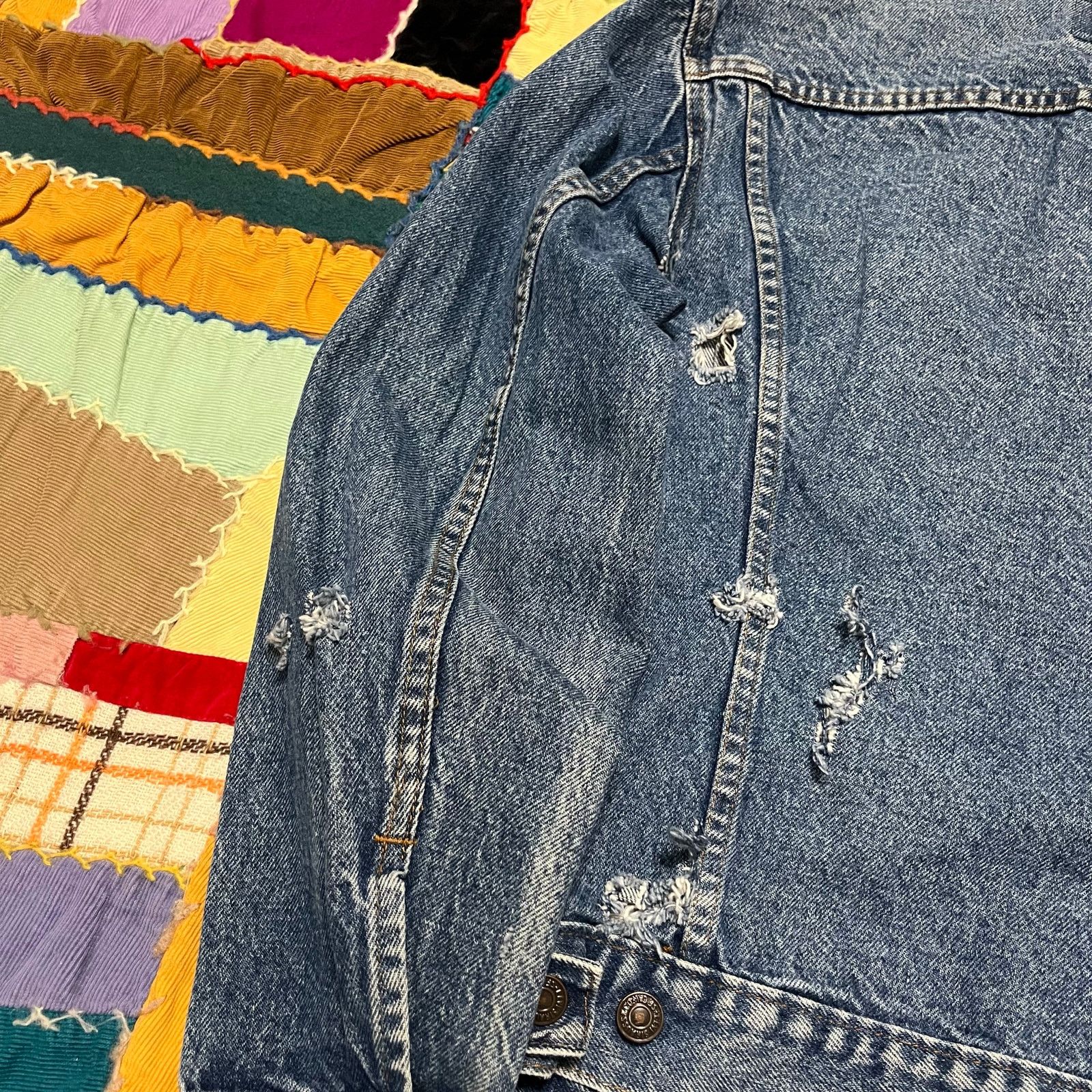 Levi's Vintage 90s Levi’s Washed Distressed Denim Trucker Jacket Size US M / EU 48-50 / 2 - 4 Thumbnail