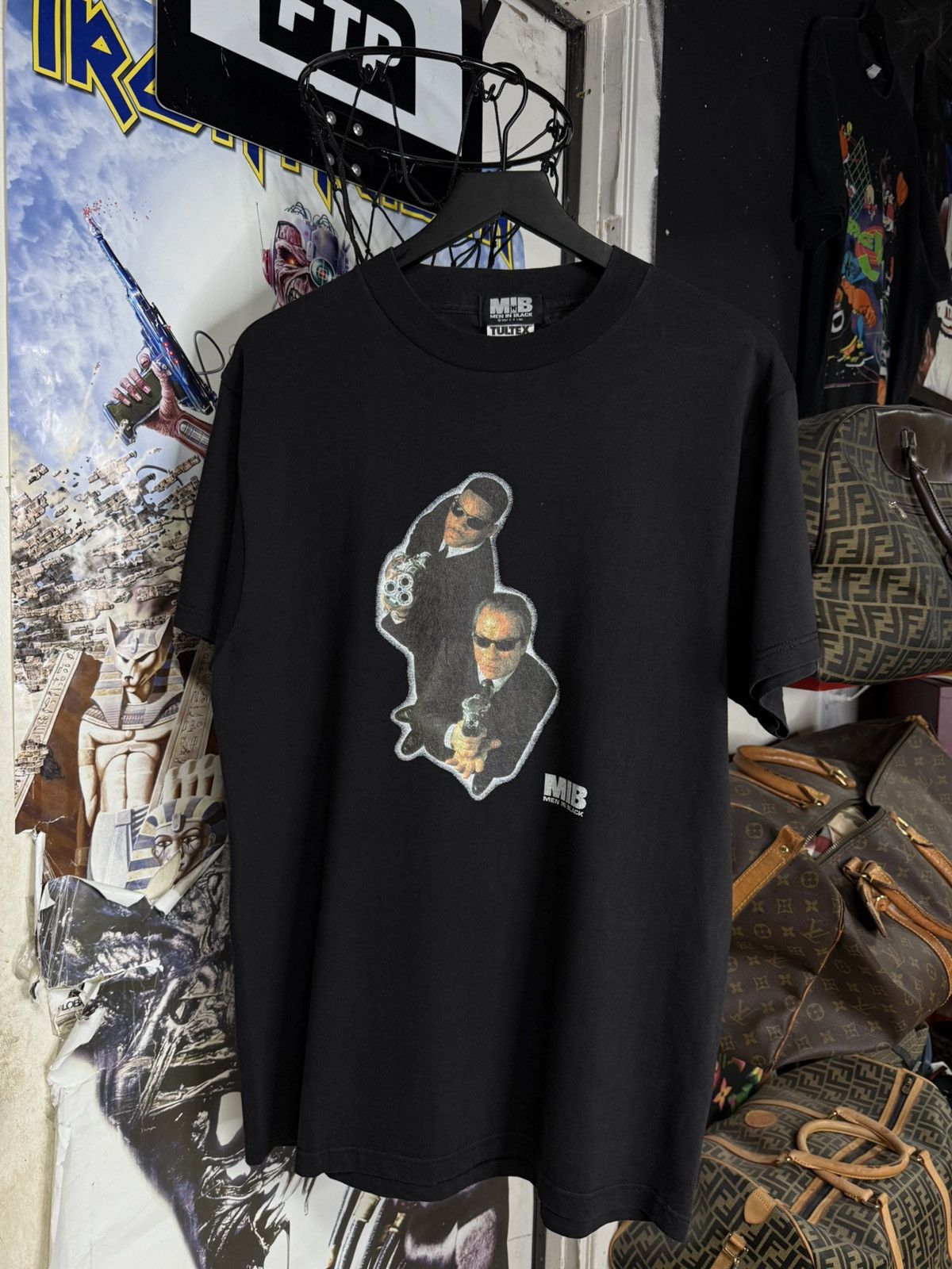 Vintage Vintage 1997 Men in Black T-Shirt Vtg Movie Tee Med Size US L / EU 52-54 / 3 - 6 Thumbnail