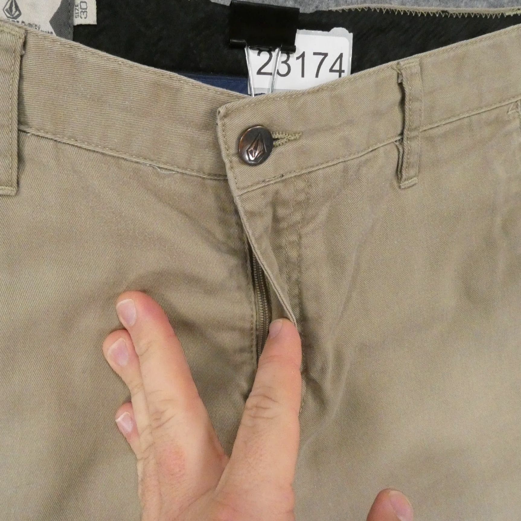 Volcom Volcom Shorts Mens 30 Chino Flat Front Khaki Casual Logo Lightweight Size US 31 - 6 Thumbnail