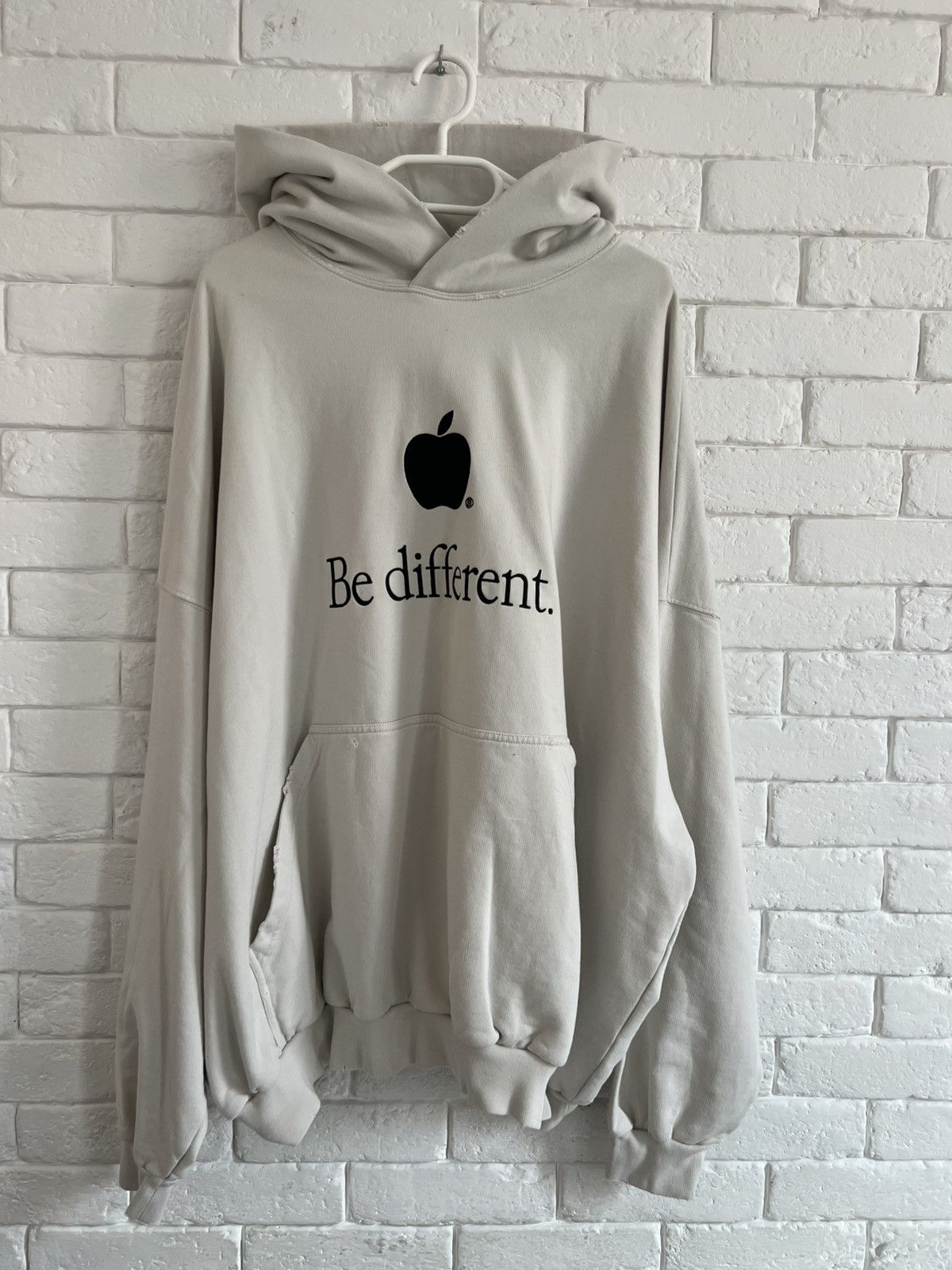 Balenciaga × Designer × Streetwear Balenciaga FW22 Be Different