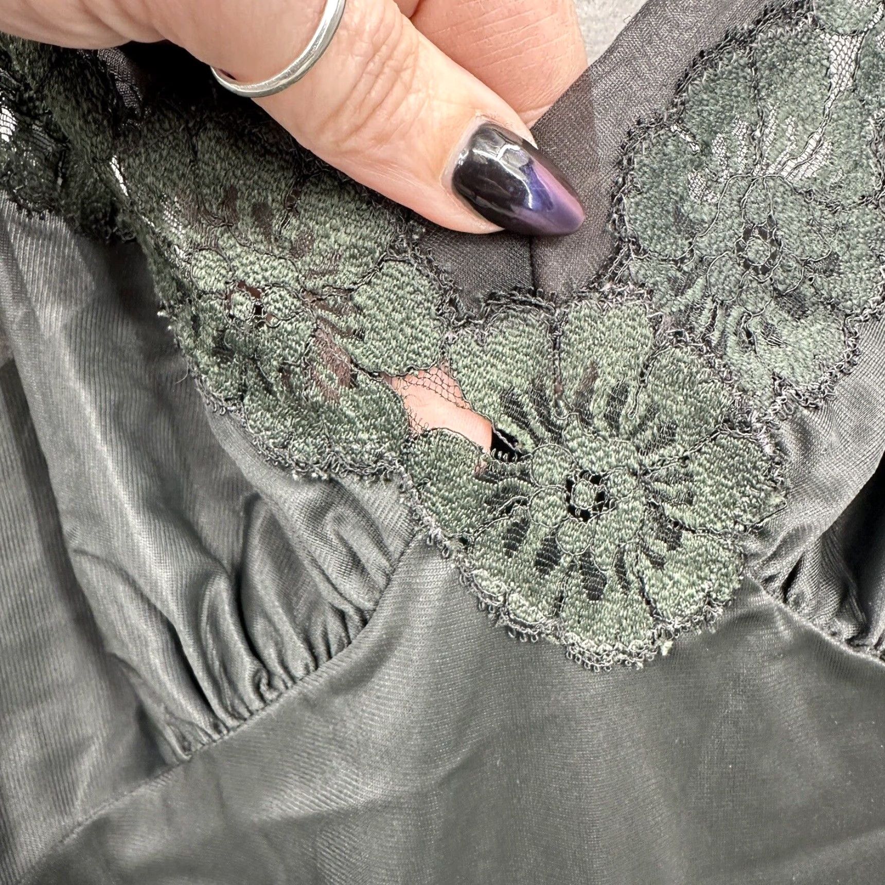 Vintage VINTAGE Vanity Fair 60s Slip Shirt S Nylon Black Bodice Lace Nightgown 1960s Womens Small N/A Size ONE SIZE - 6 Thumbnail