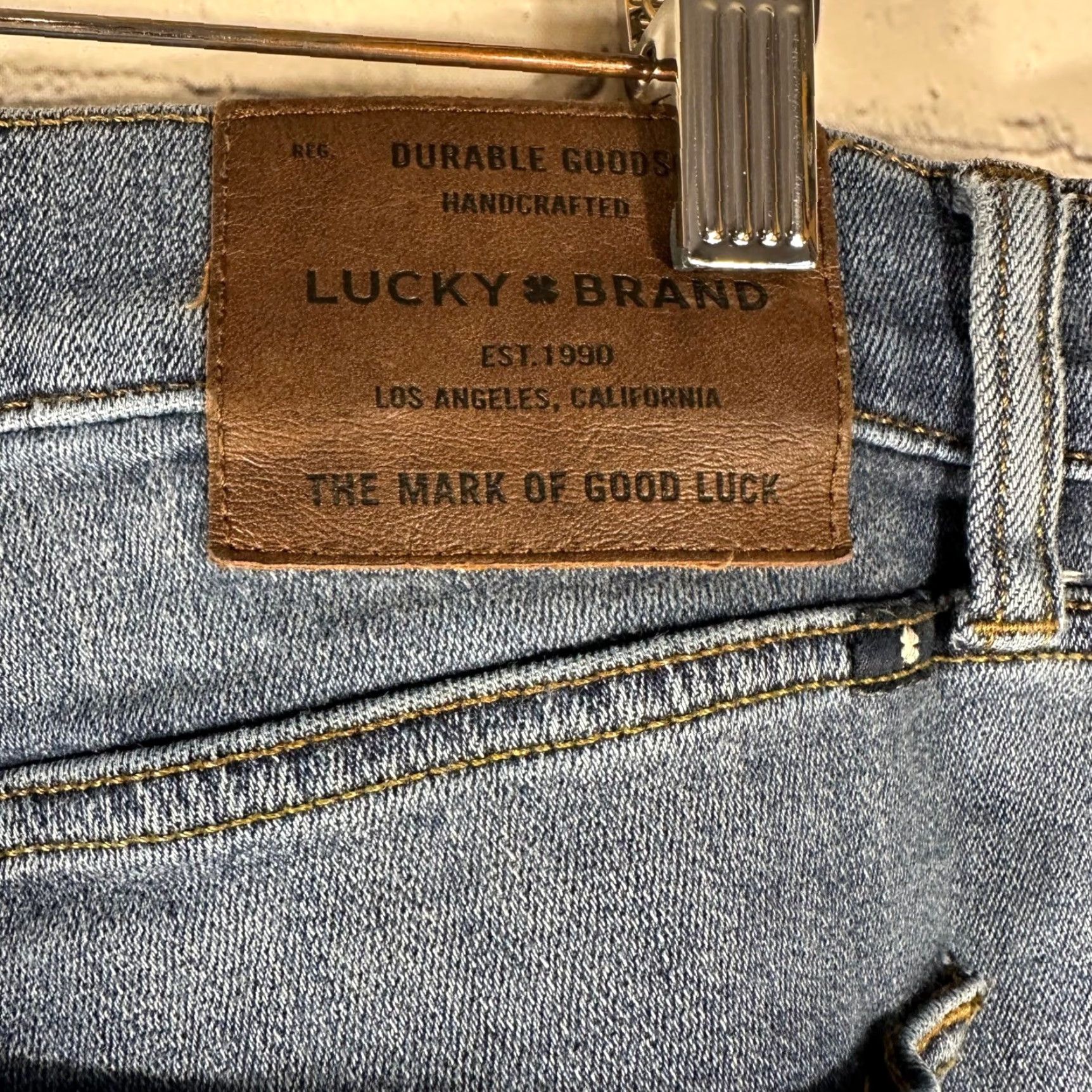 Lucky Brand Lucky Brand Mens Jeans Straight Leg Medium Wash Blue Denim Size 36 x 32 Regular Rise 10-12 Inseam 32 Waist 36 Button Zip 5-Pocket Size US 36 / EU 52 - 5 Thumbnail