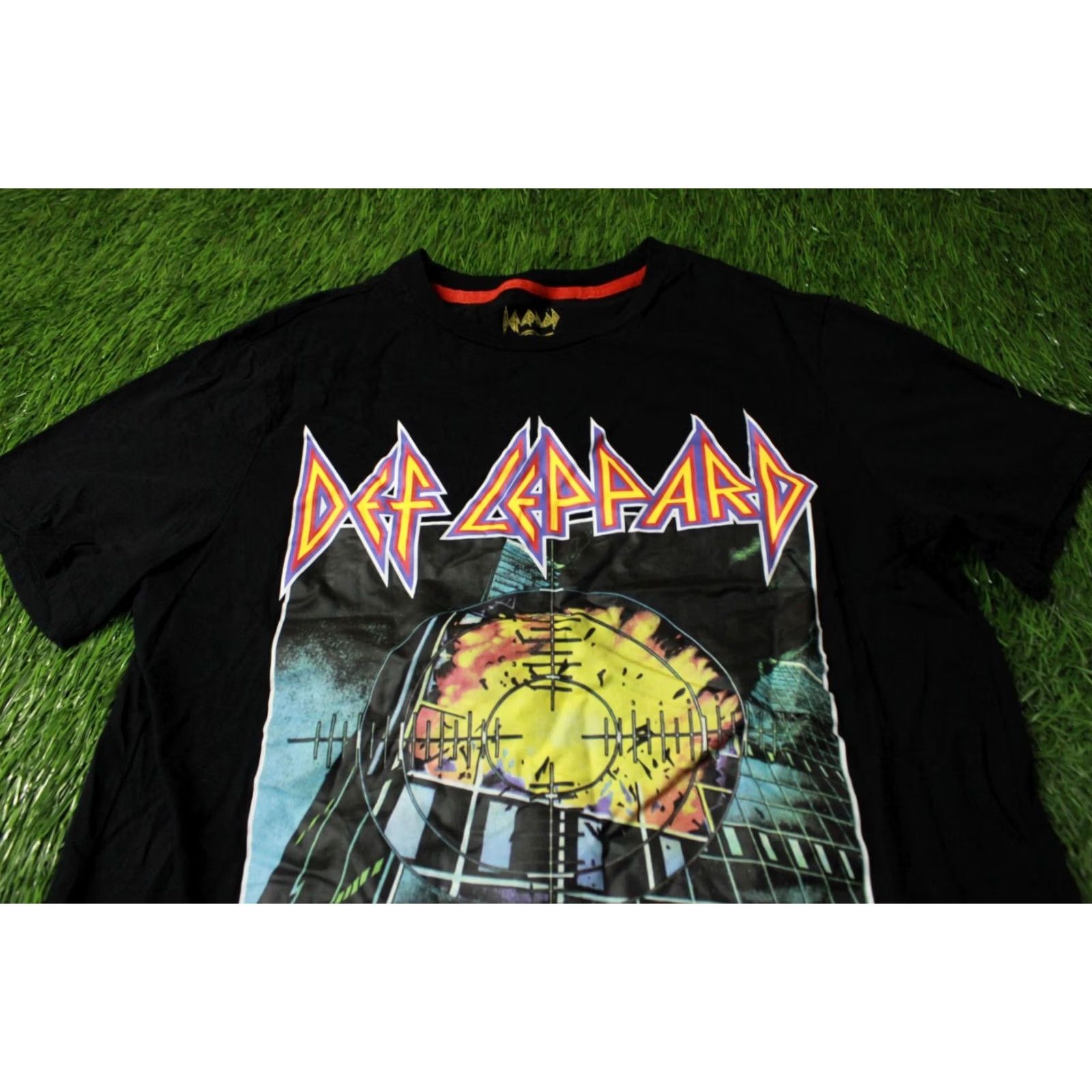 Vintage DEF LEPPARD Pyromania 2023 MEN Shirt XL Black T-SHIRT Official Product Size XL Shirt Men Def Leppard Pyromania 2023 Size US XL / EU 56 / 4 - 2 Thumbnail