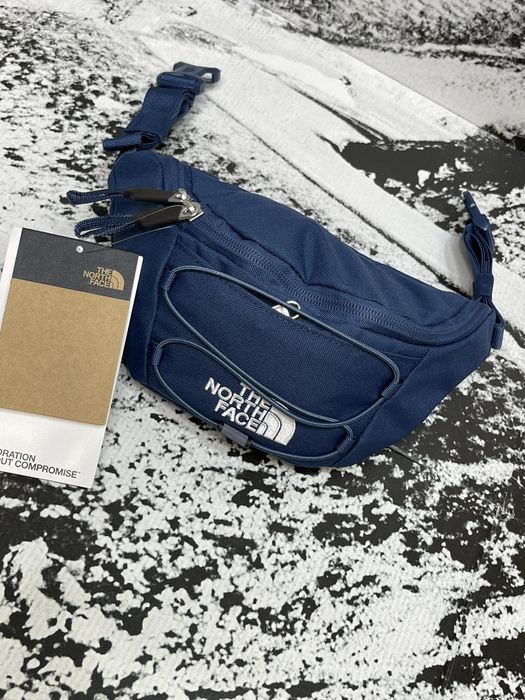 The North Face (new+tag) The North Face belt bag / sling pack navy