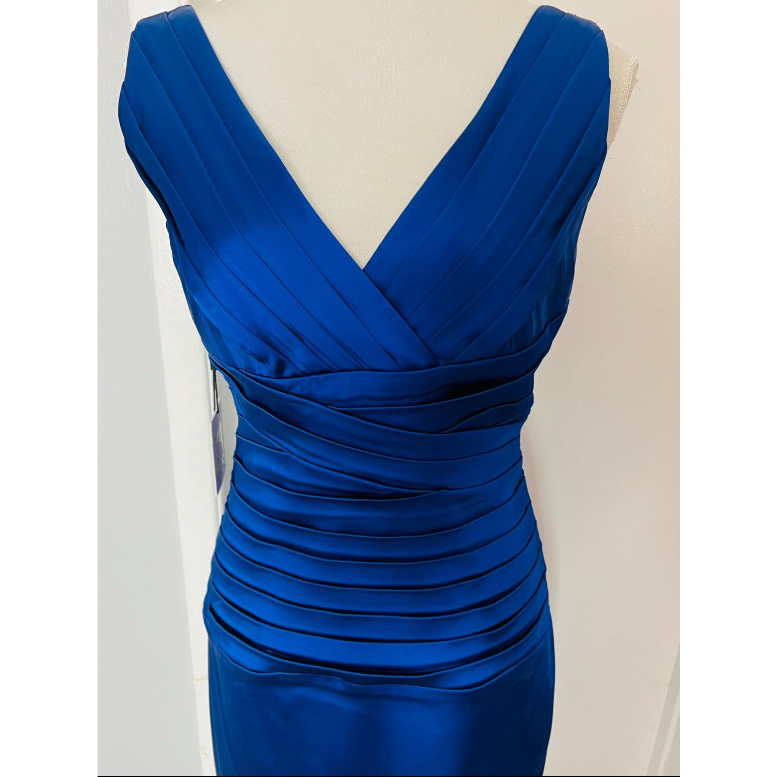 Calvin Klein Calvin Klein royal blue v neck ruched cocktail dress Sz 6 Size M / US 6-8 / IT 42-44 - 2 Thumbnail