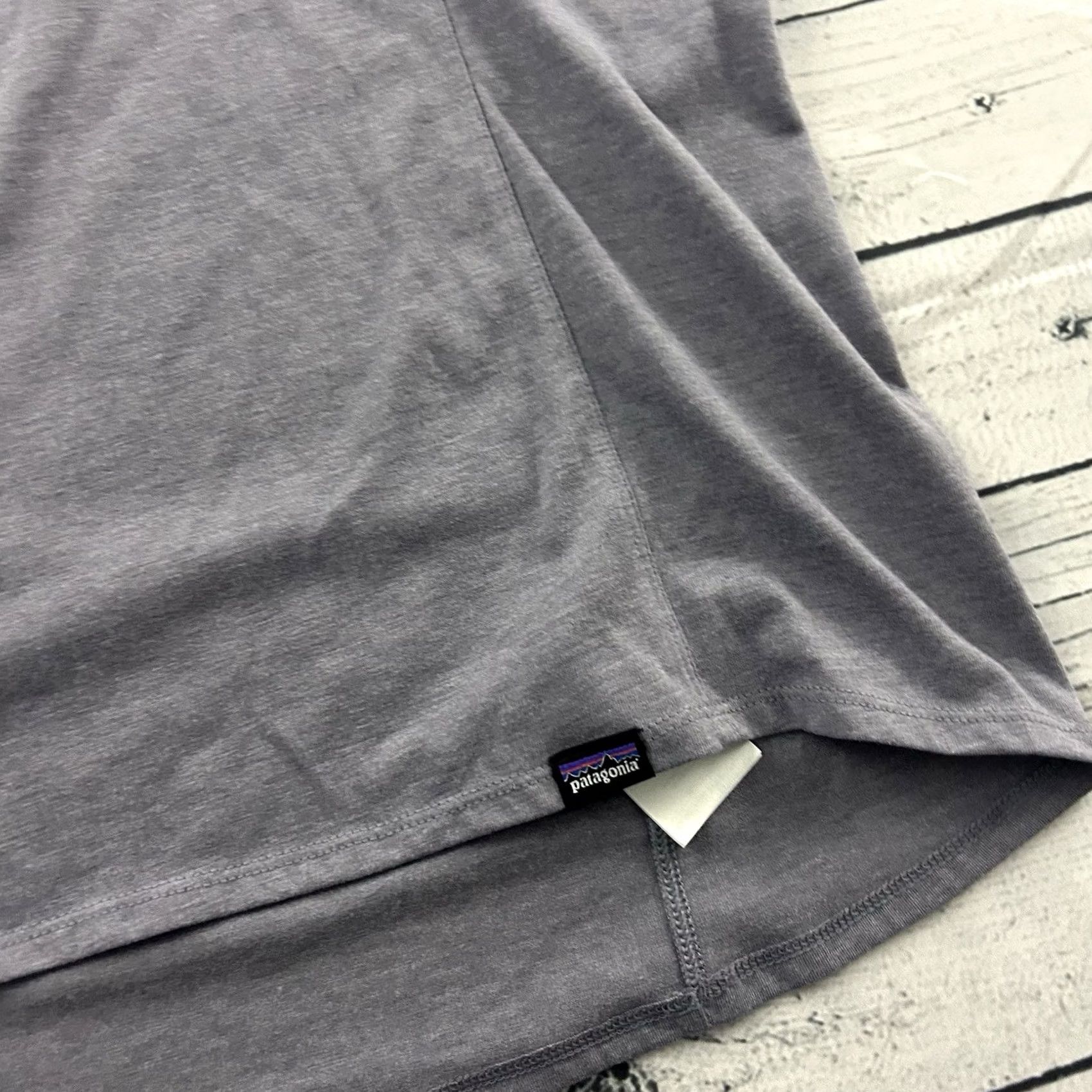 Patagonia Patagonia Women's L Purple Gray 3/4 Sleeve V-Neck Top Casual Shirt Vintage? No (corrected) Size L / US 10 / IT 46 - 2 Thumbnail