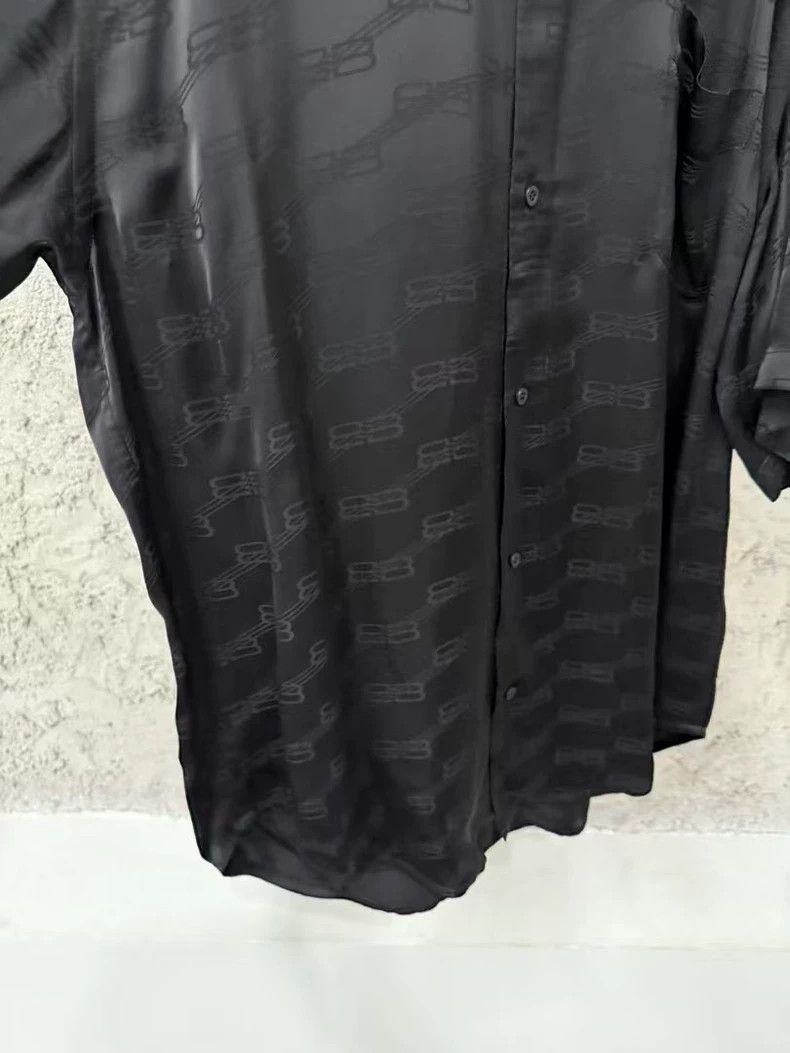 Balenciaga Balenciaga size 37 Silk short-sleeved shirt 2503-Nextarrow Size US M / EU 48-50 / 2 - 4 Thumbnail