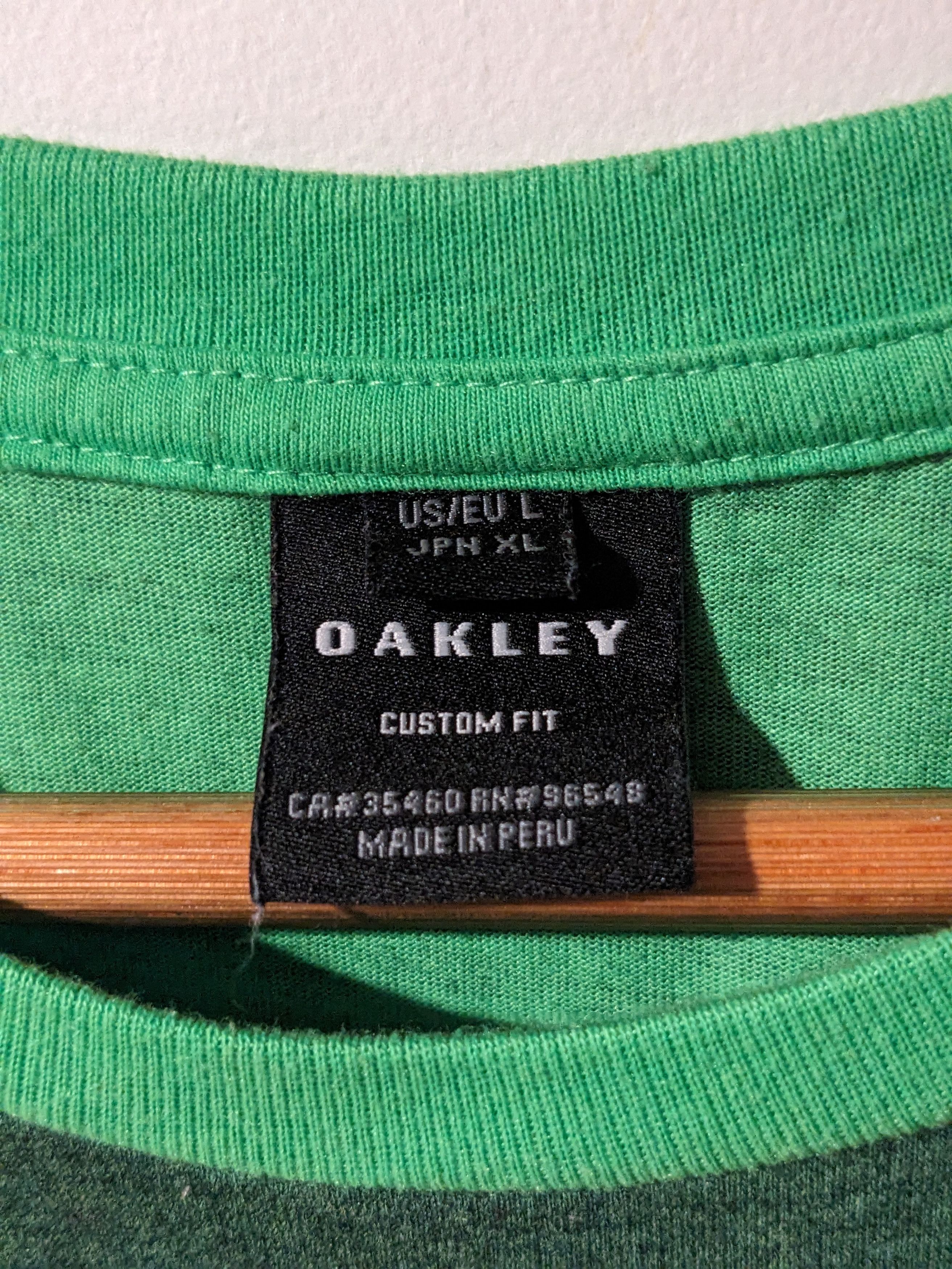 Oakley Vintage Oakley Center Logo Custom Fit Green Large T-Shirt Size US L / EU 52-54 / 3 - 3 Thumbnail