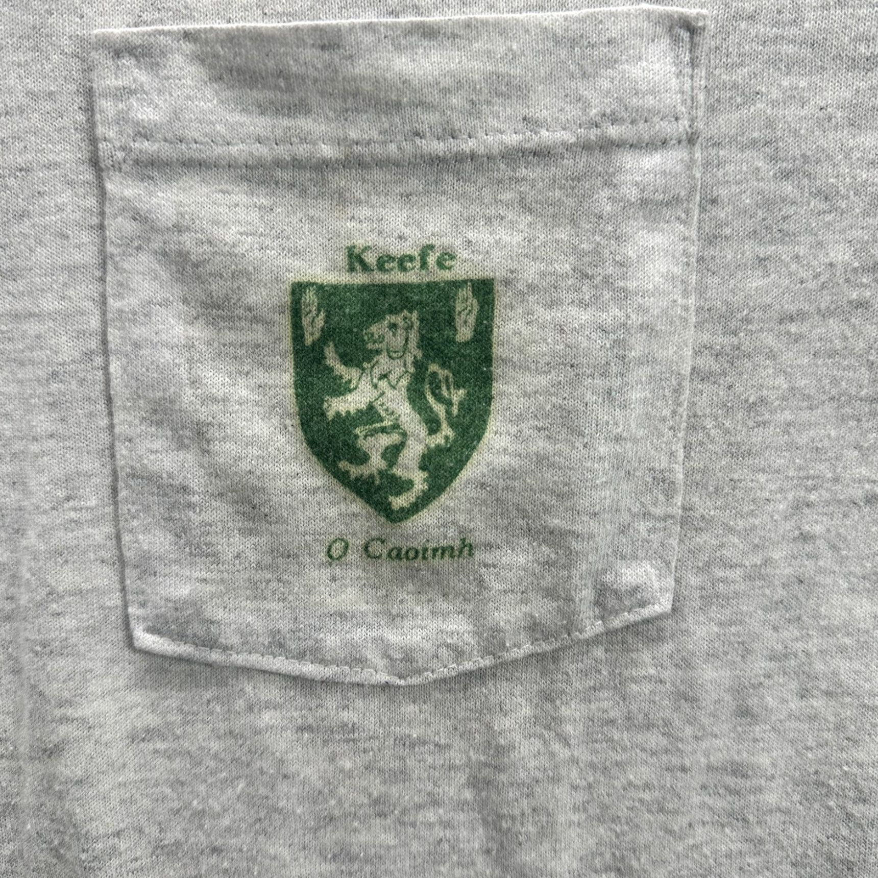 Jerzees VINTAGE Jerzees Shirt Mens Medium Gray Keefe O Caoimh Irish Crest Pocket Tee 90s Size US M / EU 48-50 / 2 - 4 Thumbnail