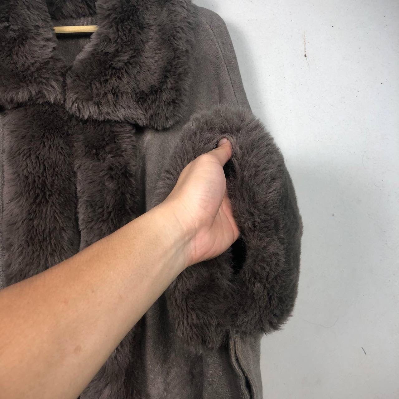 Japanese Brand Vintage Faux Fur Trim Knit Cape Poncho Jacket OS⁠ Size US L / EU 52-54 / 3 - 5 Thumbnail