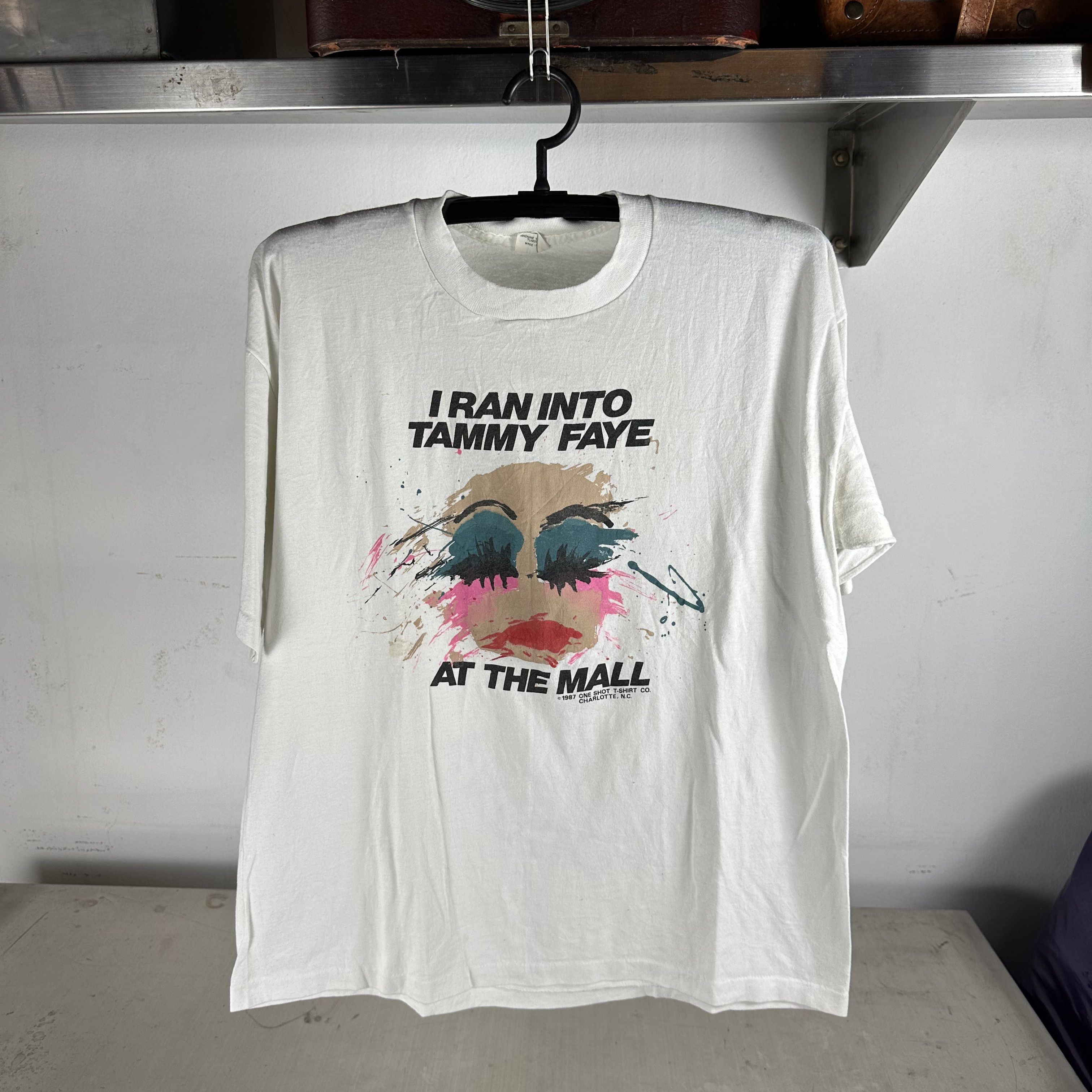 Vintage 1987 I Ran Into Tammy Faye At The Mall Graphic T-Shirt Size US M / EU 48-50 / 2 - 1 Thumbnail