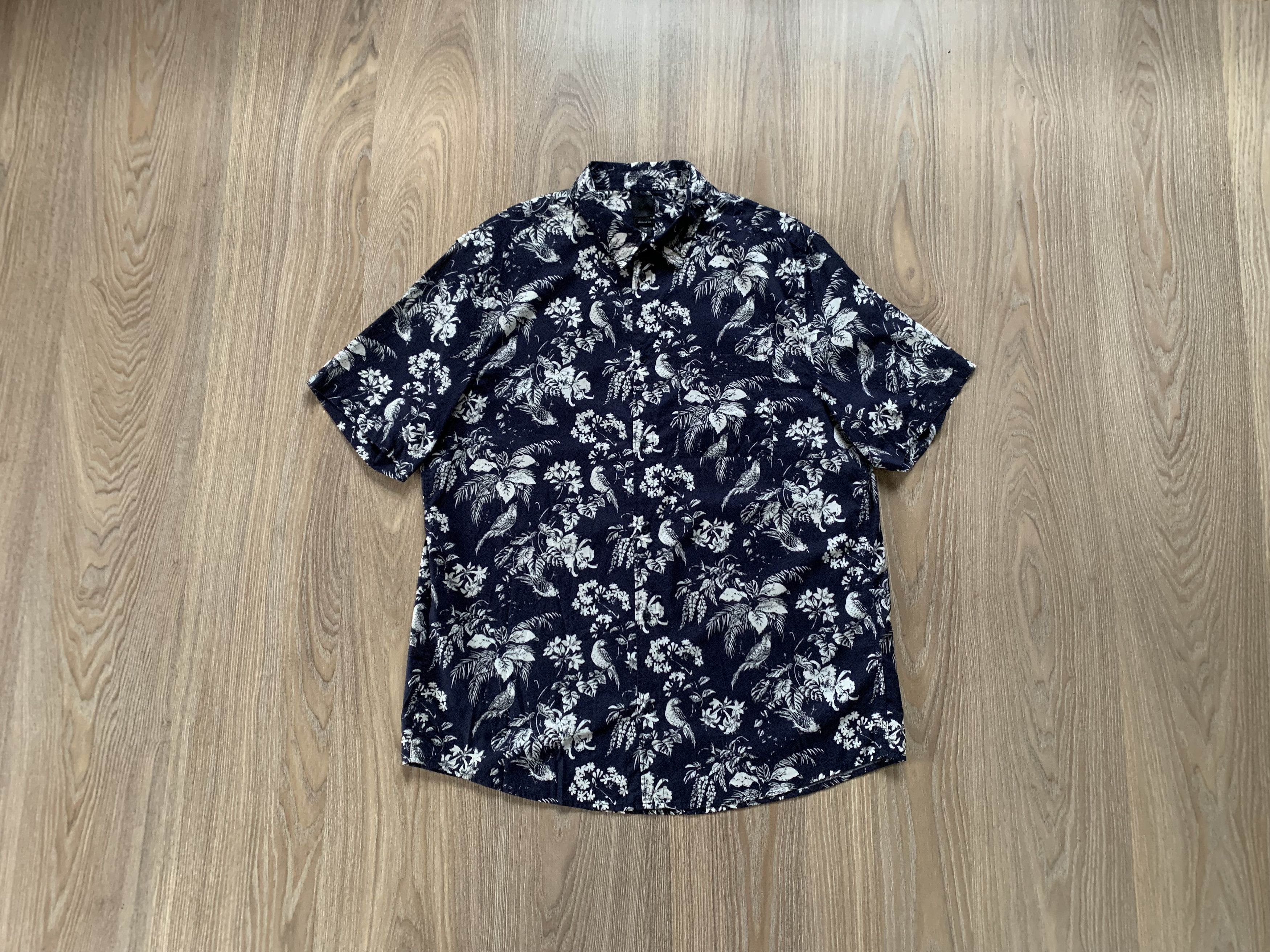 H&M H&M Hawaiian Shirt Flower Overprint Size US L / EU 52-54 / 3 - 1 Thumbnail