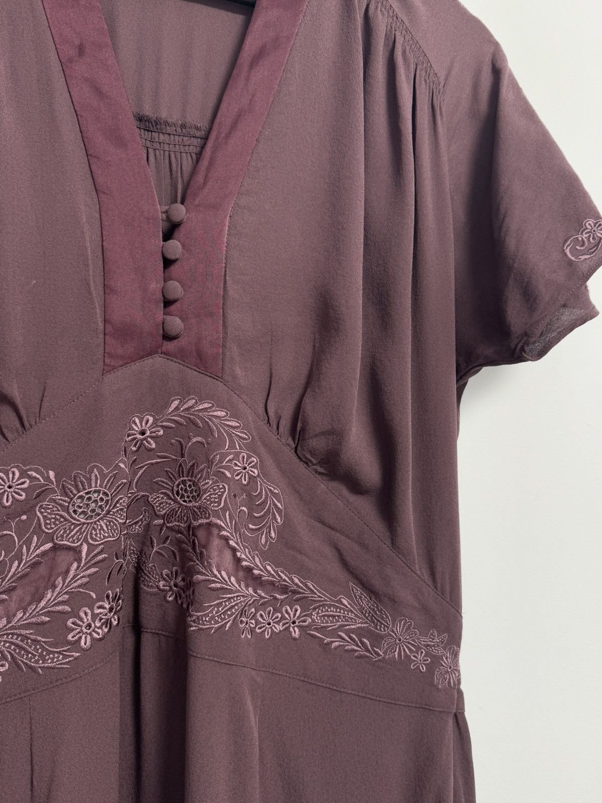 Laura Ashley Vintage Laura Ashley Embroidered Crepe Tea Dress in Mauve Size L / US 10 / IT 46 - 4 Thumbnail