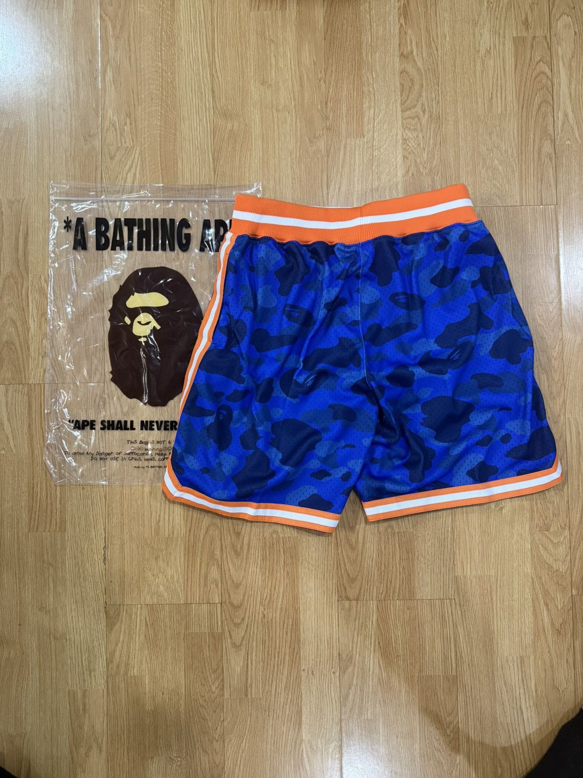 Bape × Mitchell & Ness × NBA BAPE X M&N NBA - NEW YORK KNICKS SWINGMAN SHORTS Size US 34 / EU 50 - 2 Thumbnail