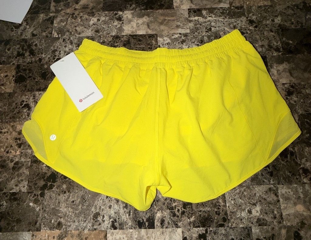 Lululemon LULULEMON HOTTY HOT SHORT 4” LR LINED SONIC YELLOW 14 NWT Size 36" / US 14 / IT 50 - 4 Thumbnail