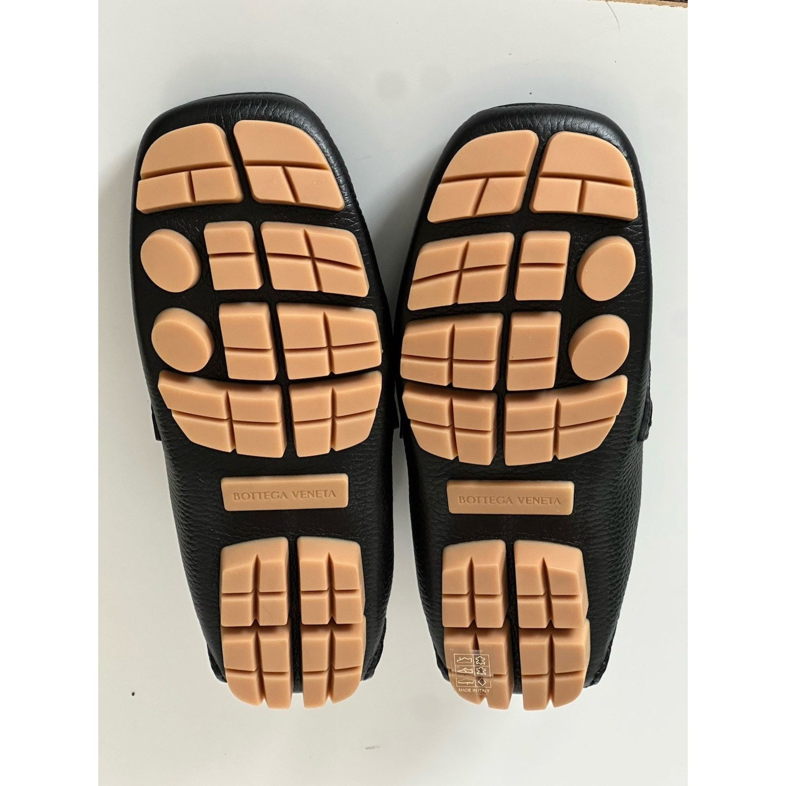 Bottega Veneta Bottega Veneta Men’s Leather Shore Shoes Black 9 US 786809 Size US 9 / EU 42 - 15 Thumbnail