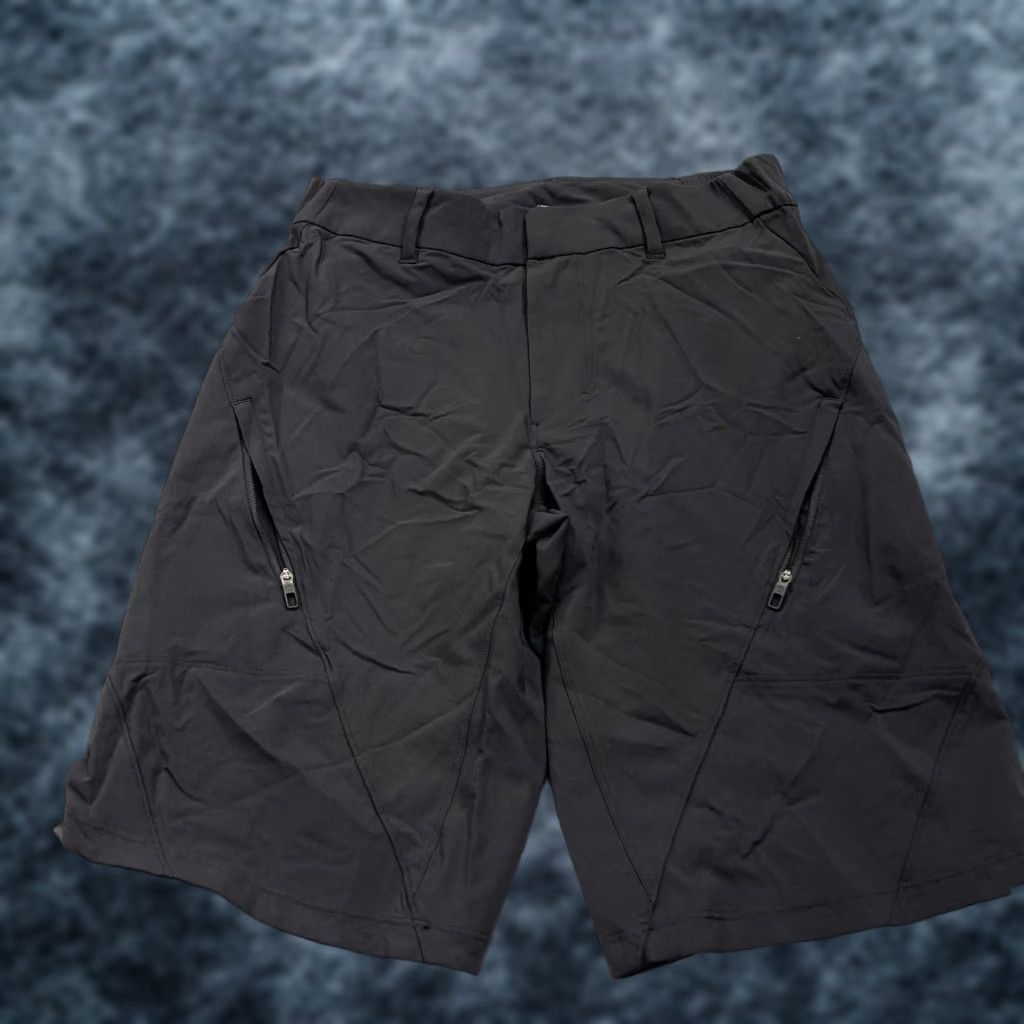Lululemon Lululemon Shorts Mens 30 Black Mountain Side Outdoor Hiking Activewear Pockets Size US 30 / EU 46 - 1 Thumbnail