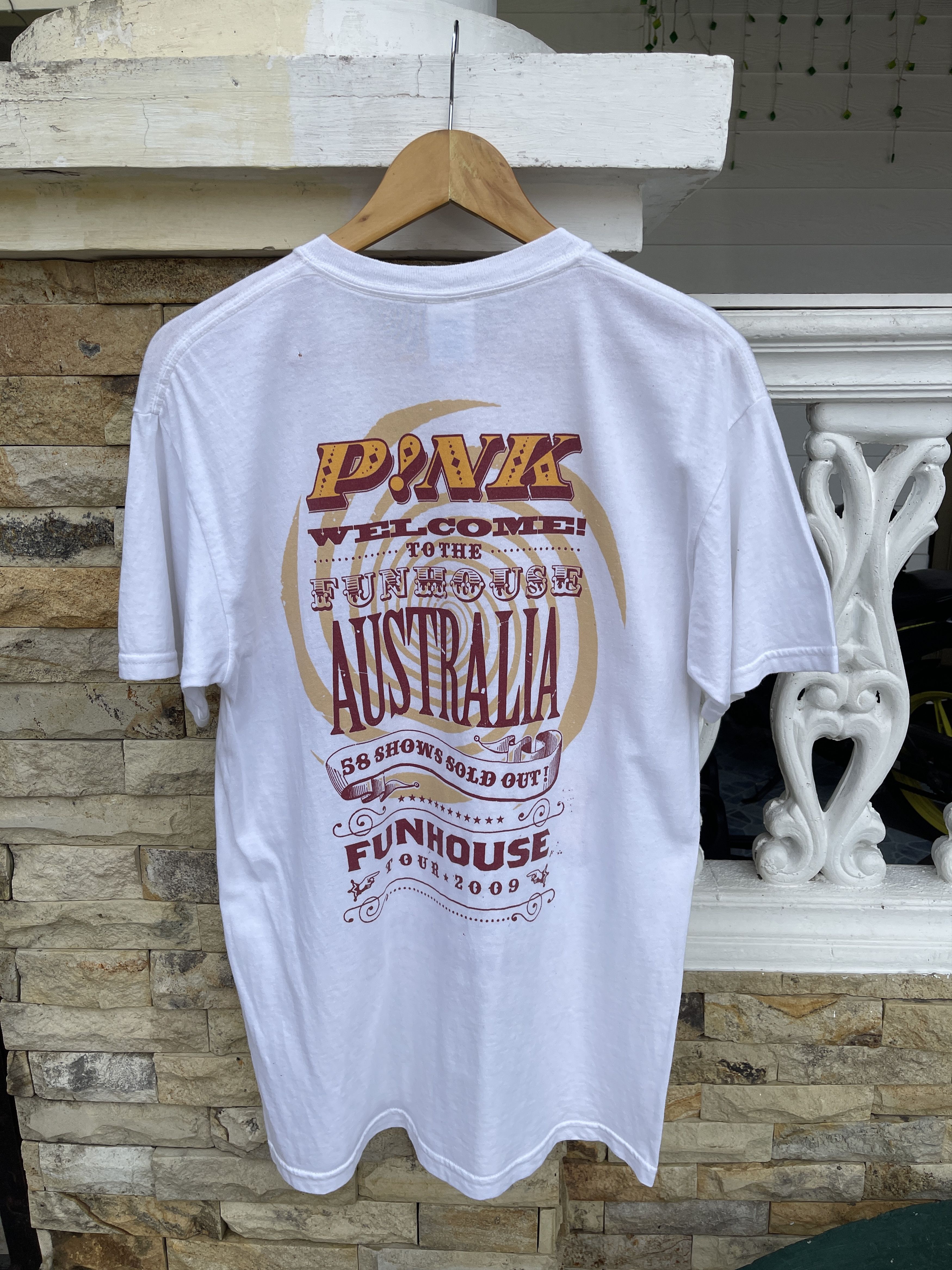 Band Tees × Vintage Last Drop🔥Rare🔥Vintage 00s Pink Funhouse World Tour 2009 Size US M / EU 48-50 / 2 - 3 Thumbnail